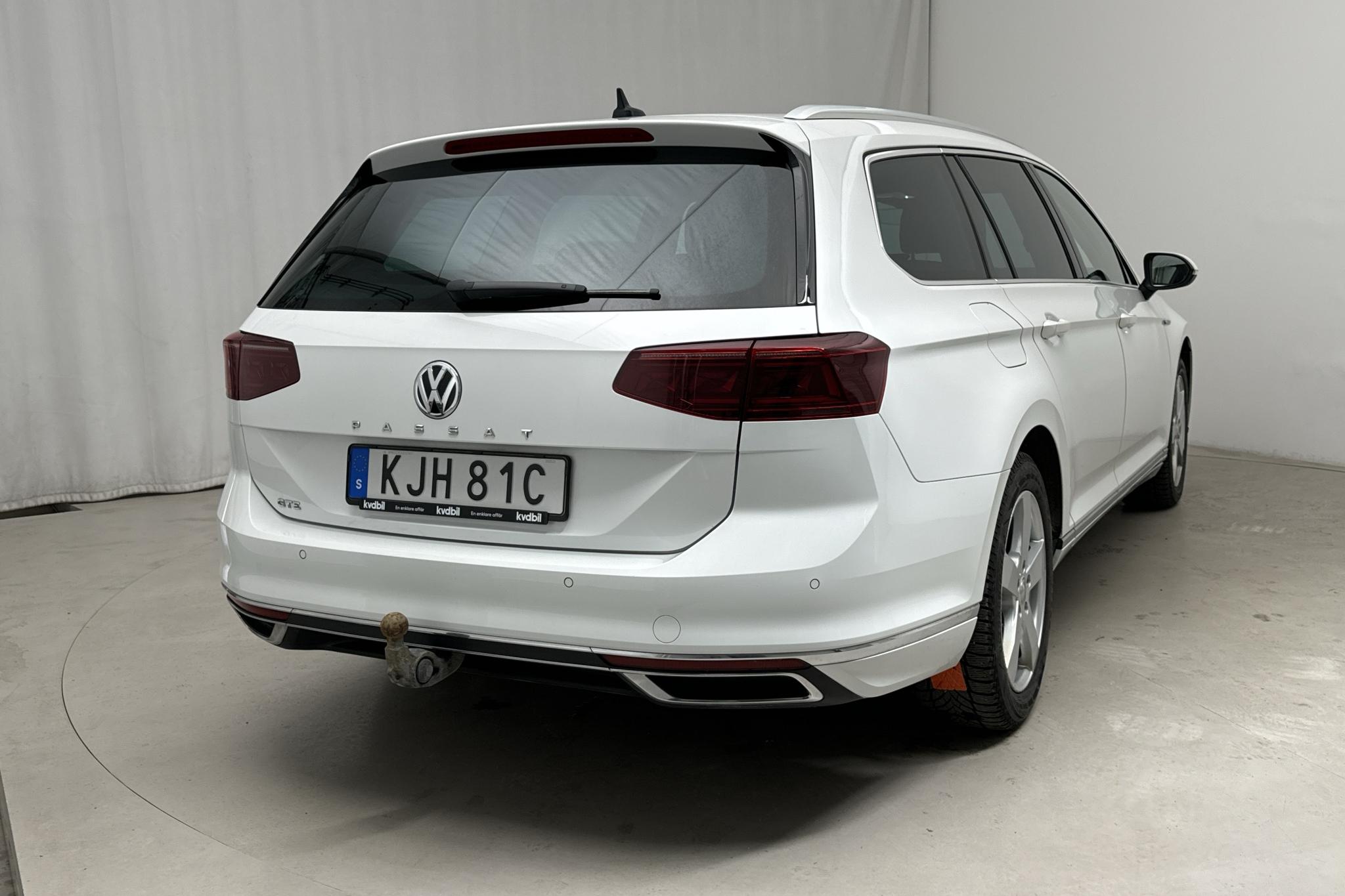 VW Passat 1.4 GTE Sportscombi (218hk) - 5 819 mil - Automat - vit - 2020