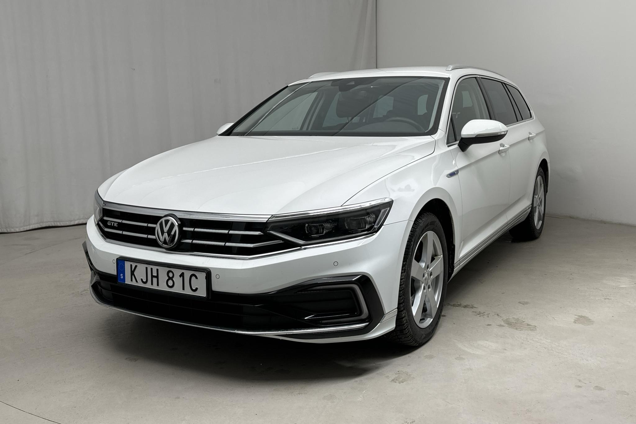 VW Passat 1.4 GTE Sportscombi (218hk) - 58 190 km - Automatyczna - biały - 2020