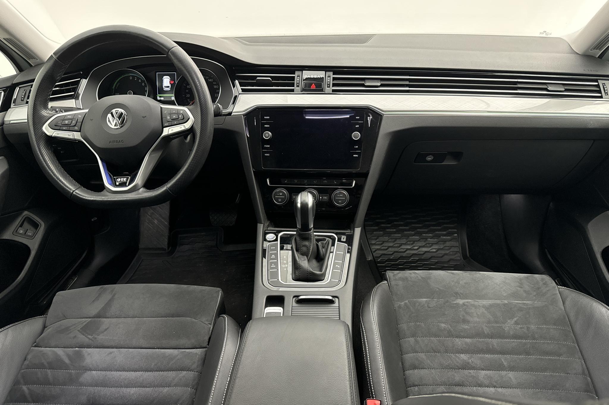 VW Passat 1.4 GTE Sportscombi (218hk) - 58 190 km - Automatyczna - biały - 2020