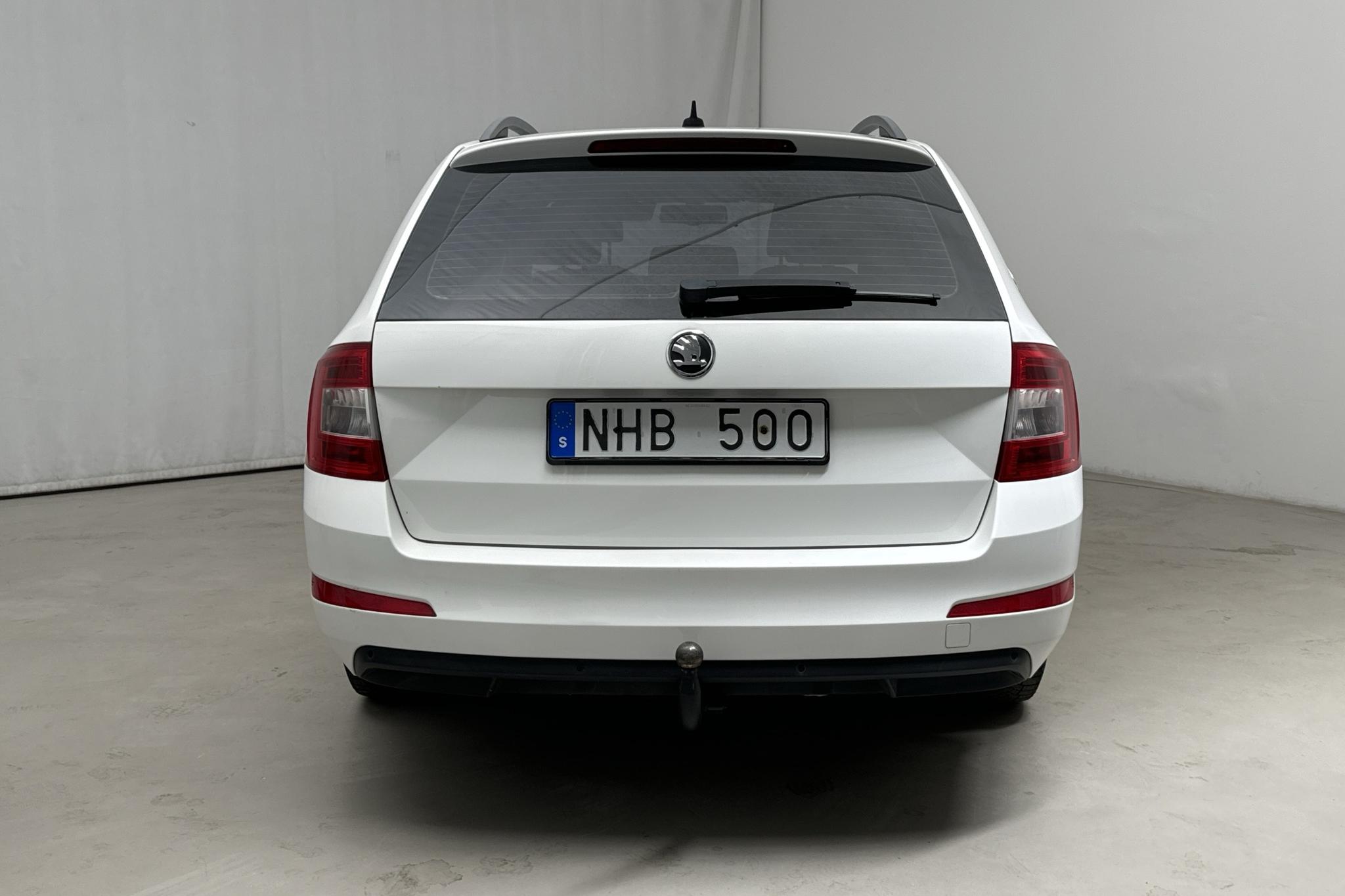 Skoda Octavia III 1.6 TDI CR Combi (105hk) - 206 180 km - Manualna - biały - 2014