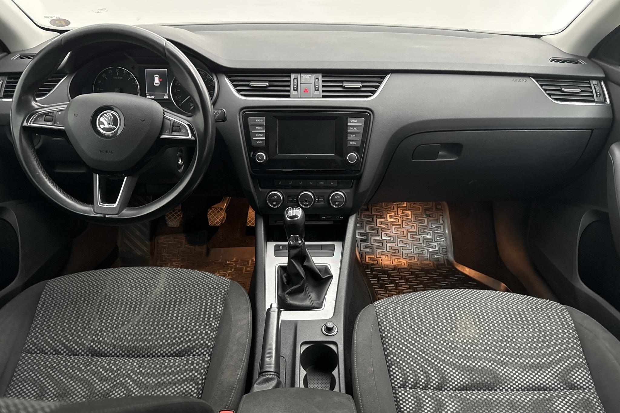 Skoda Octavia III 1.6 TDI CR Combi (105hk) - 206 180 km - Manualna - biały - 2014