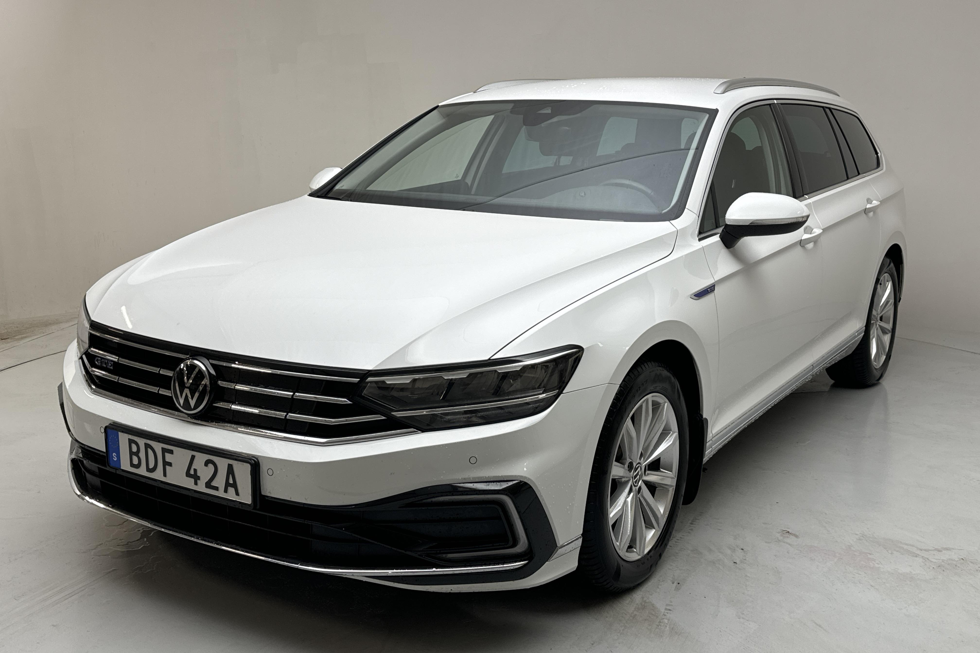 VW Passat 1.4 GTE Sportscombi (218hk) - 48 740 km - Automatyczna - biały - 2021