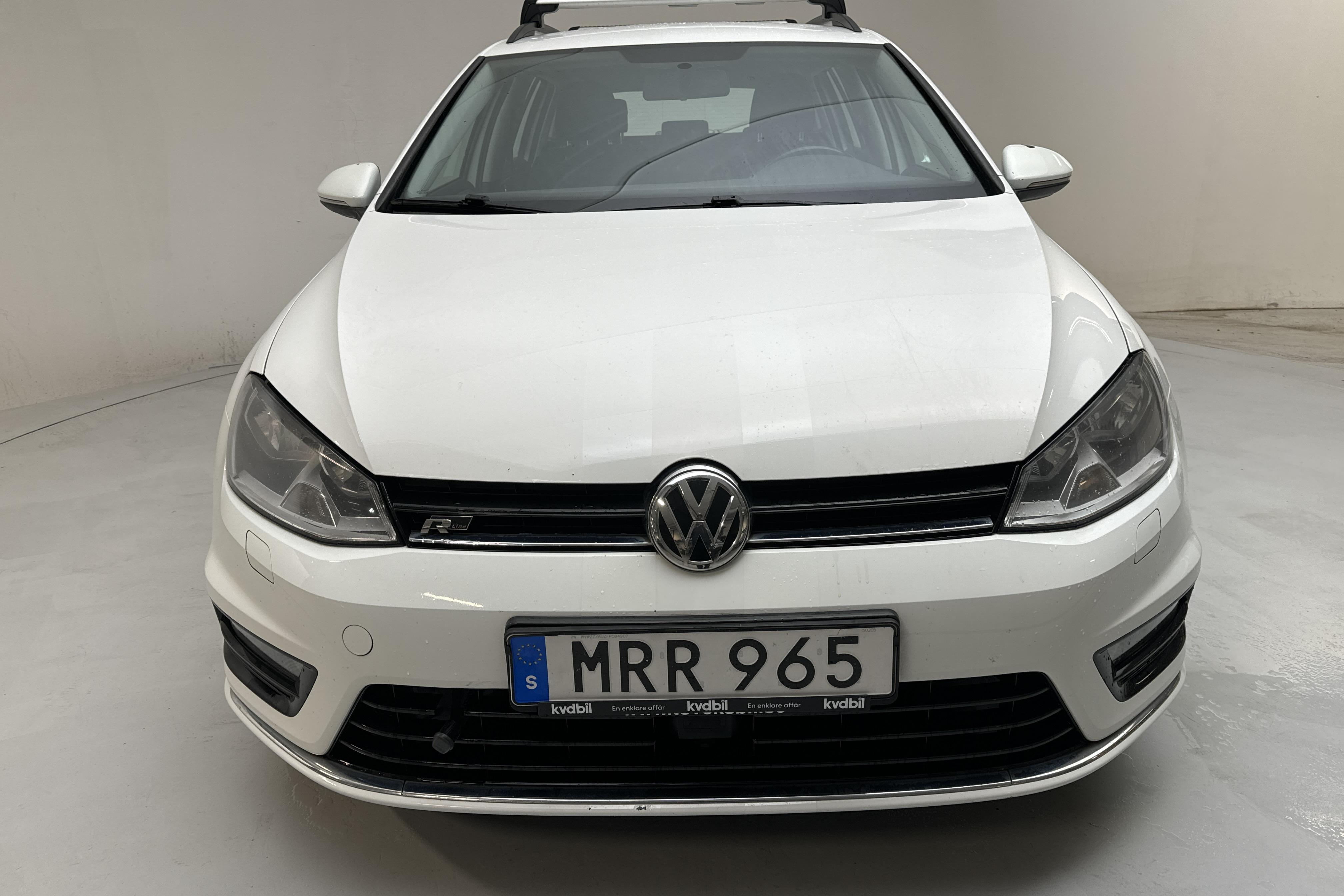 VW Golf VII 1.6 TDI BlueMotion Technology Sportscombi (105hk) - 104 200 km - Manualna - biały - 2015