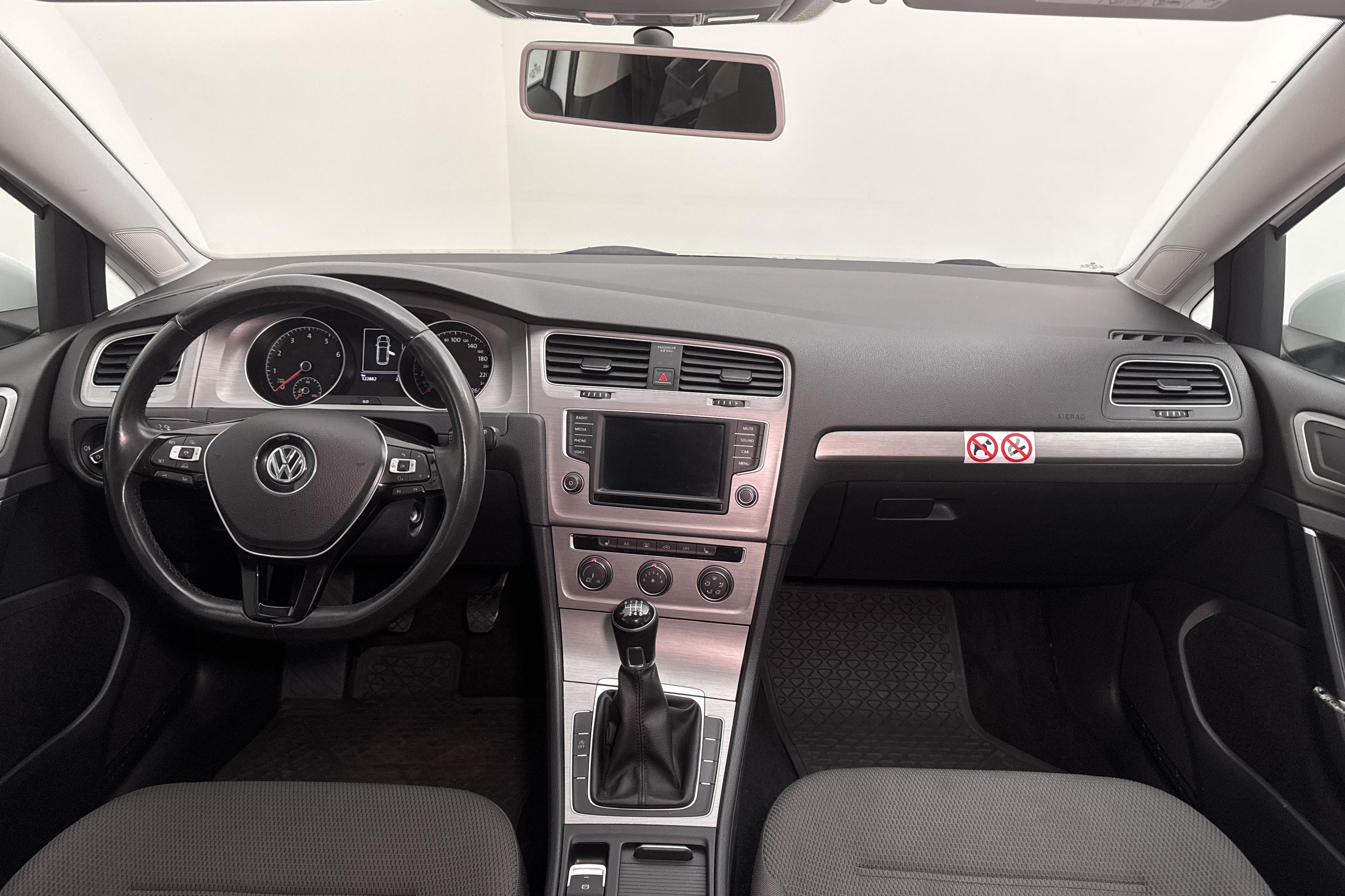 VW Golf VII 1.2 TSI Sportscombi (110hk) - 122 880 km - Käsitsi - valge - 2017