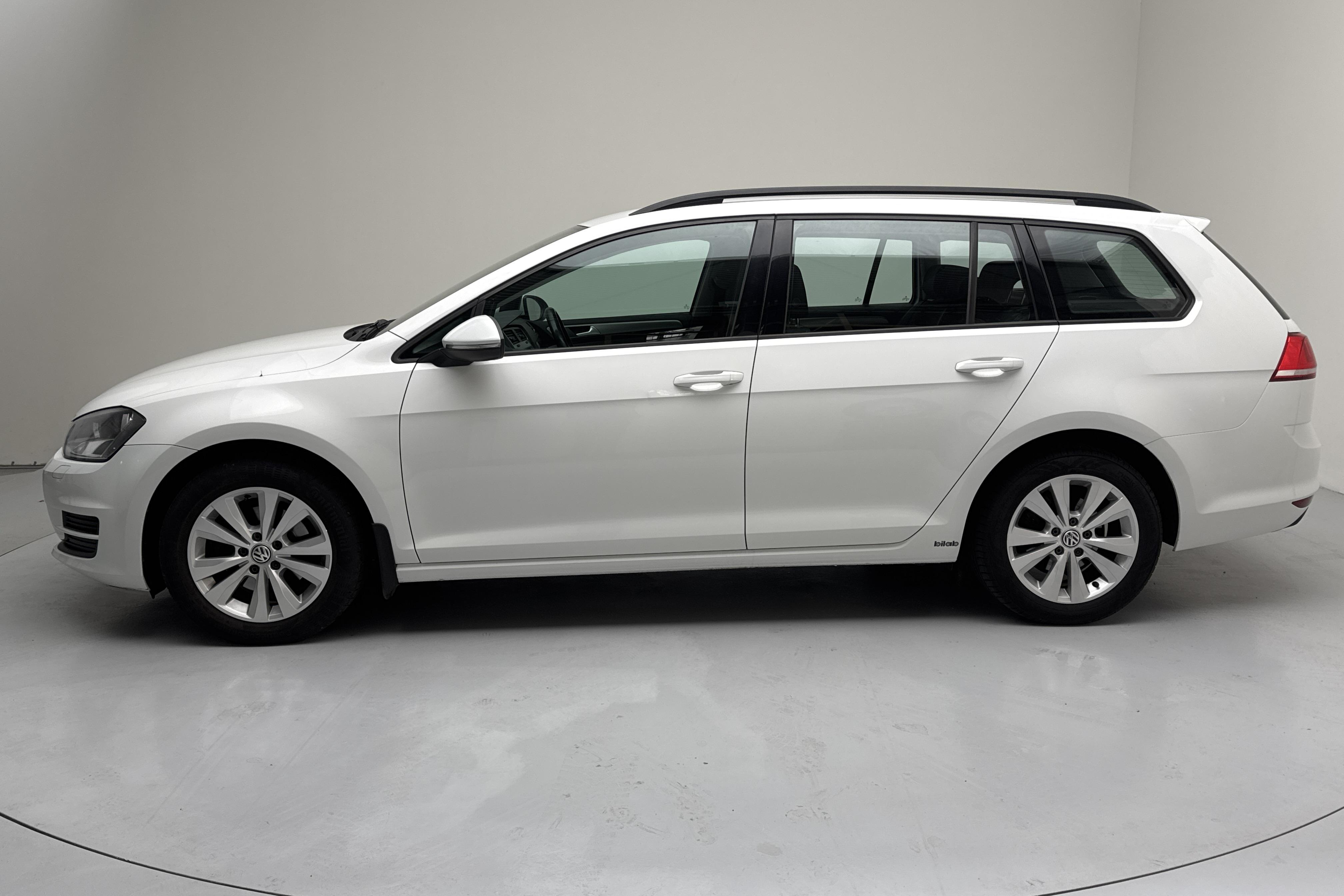 VW Golf VII 1.2 TSI Sportscombi (110hk) - 122 880 km - Käsitsi - valge - 2017