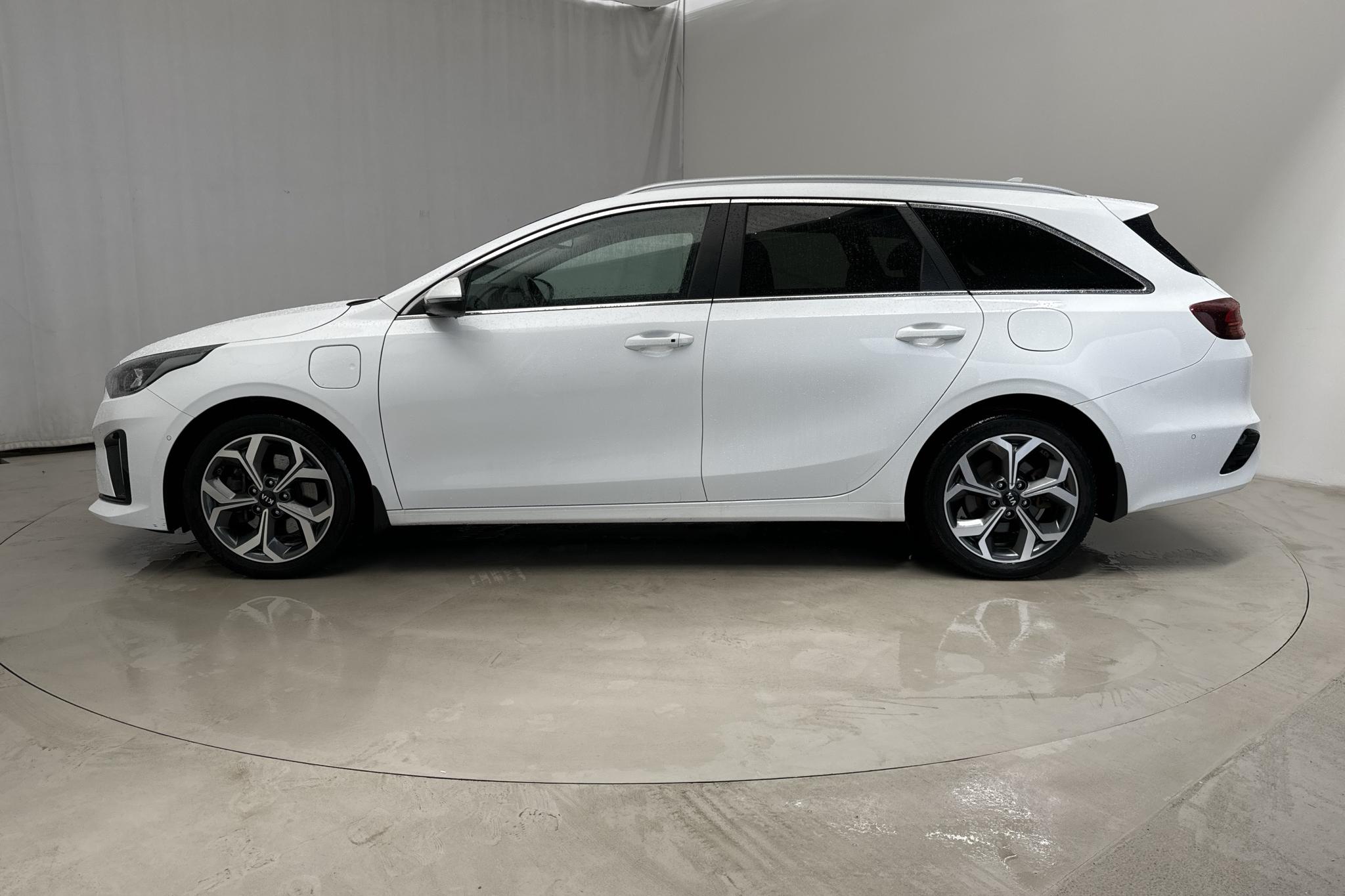 KIA Ceed 1.6 Plug-in Hybrid SW (141hk) - 89 180 km - Automatic - white - 2021