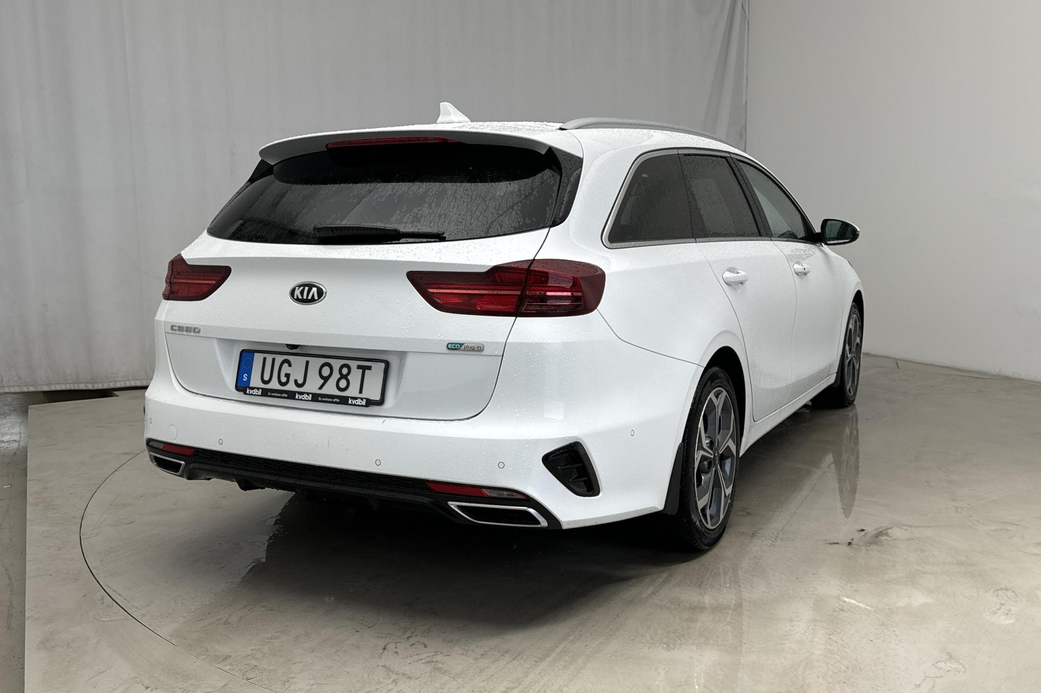 KIA Ceed 1.6 Plug-in Hybrid SW (141hk) - 89 180 km - Automatic - white - 2021