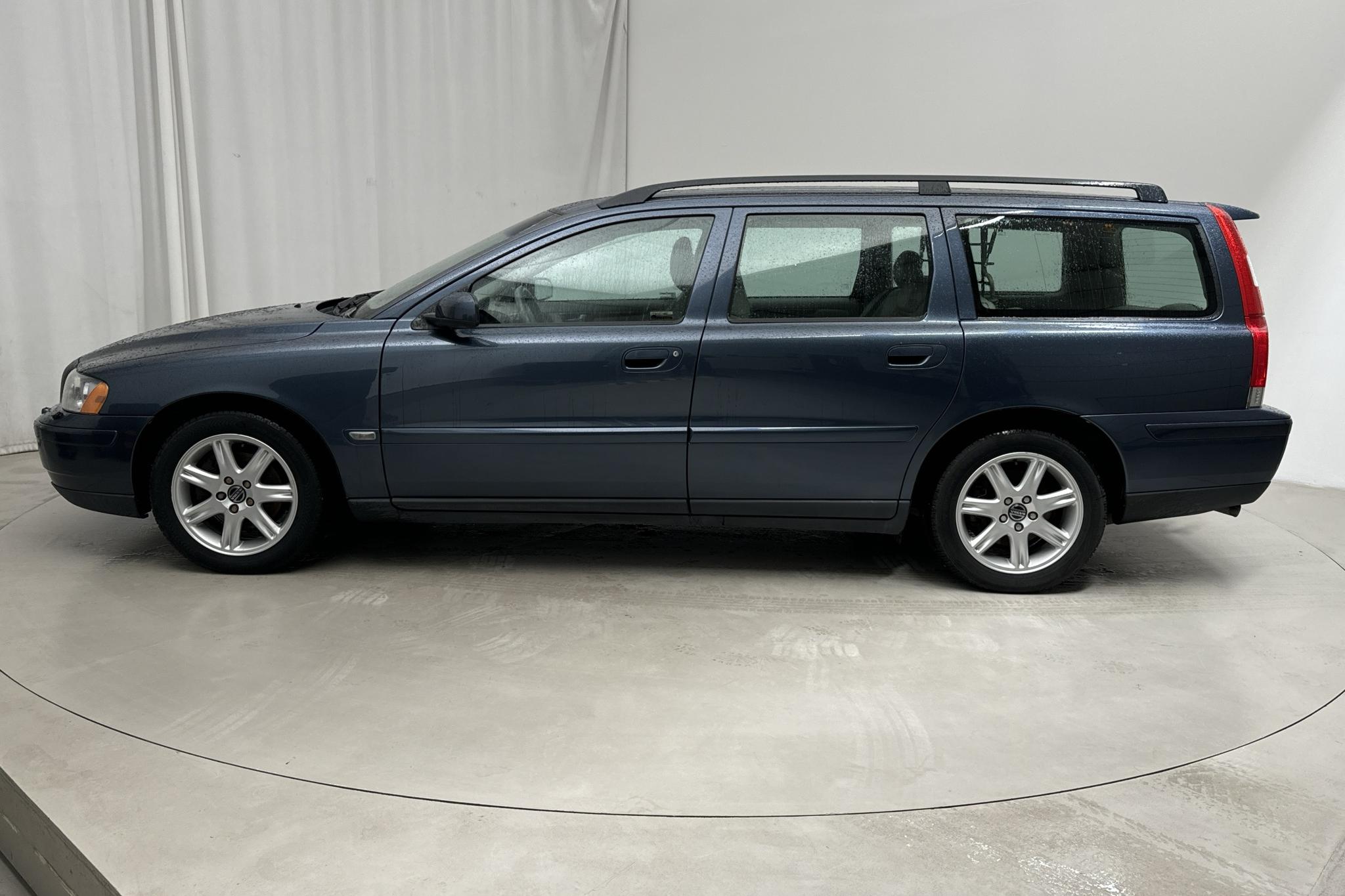 Volvo V70 2.4 (140hk) - 101 580 km - Käsitsi - sinine - 2005