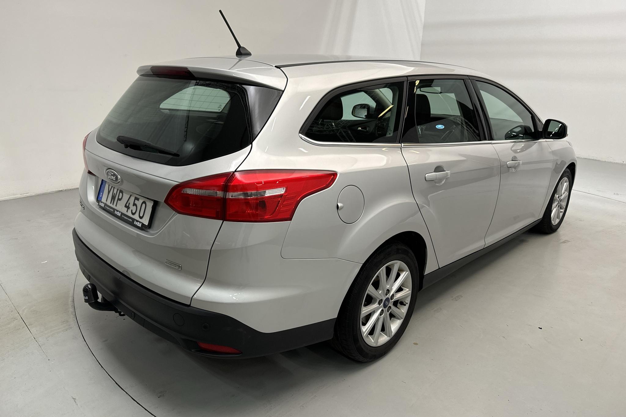 Ford Focus 1.0 EcoBoost Kombi (100hk) - 68 600 km - Manualna - szary - 2018