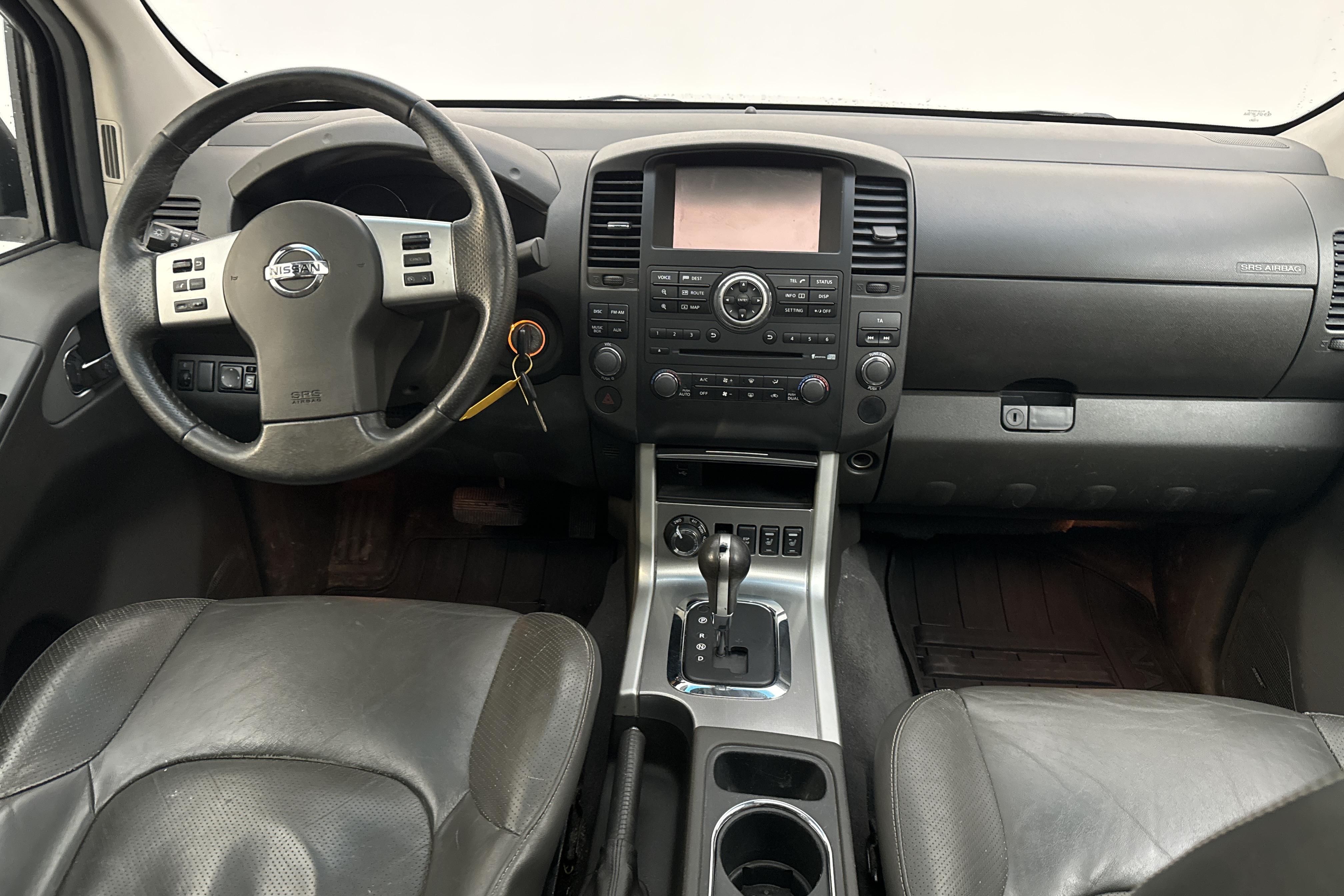 Nissan Navara 3.0 dCi V6 (231hk) - 26 728 mil - Automat - Dark Grey - 2013