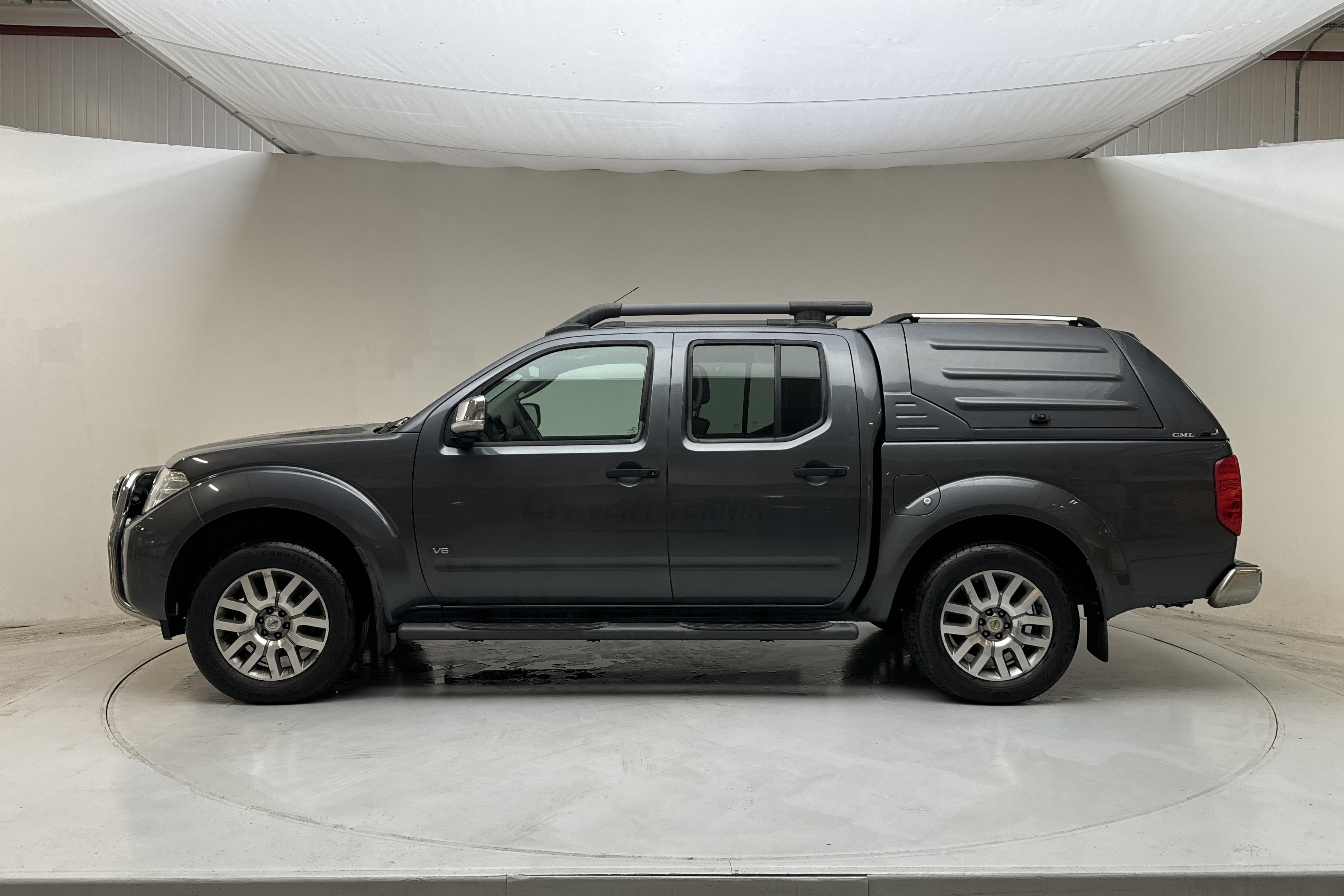 Nissan Navara 3.0 dCi V6 (231hk) - 26 728 mil - Automat - Dark Grey - 2013