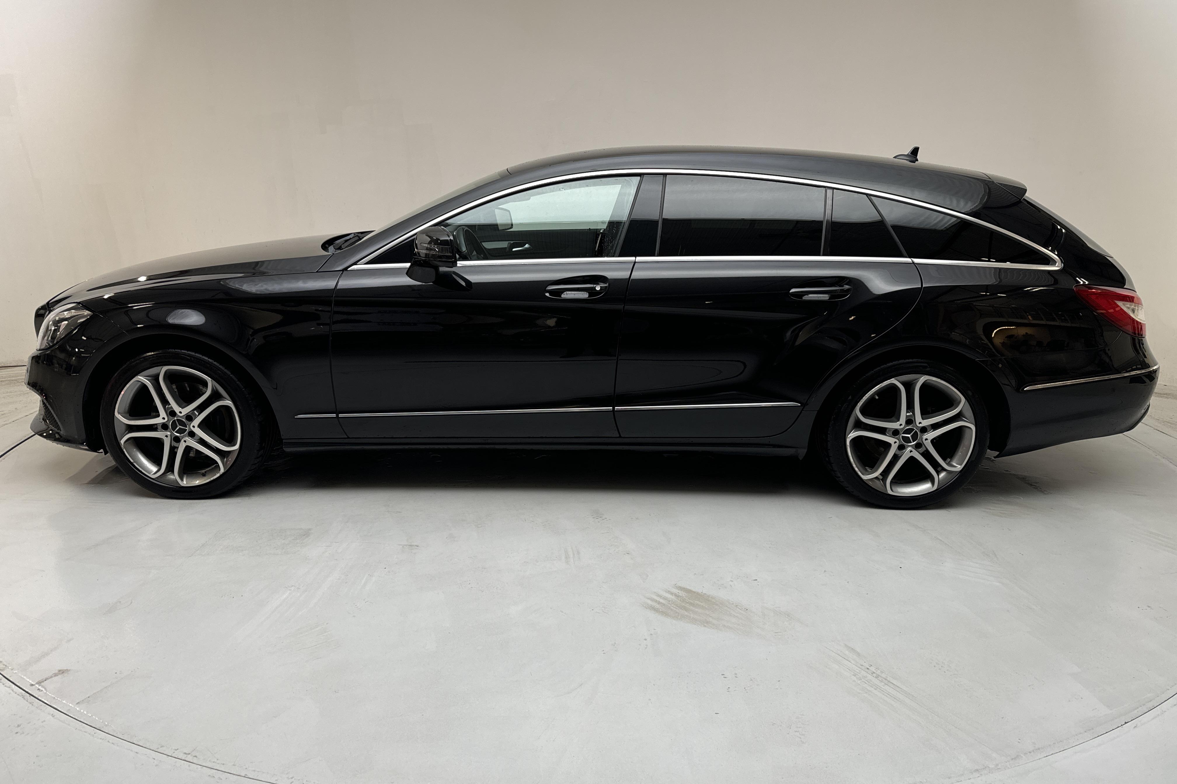 Mercedes CLS 250 BlueTEC 4MATIC Shooting Brake X218 (204hk) - 168 130 km - Automaattinen - musta - 2015