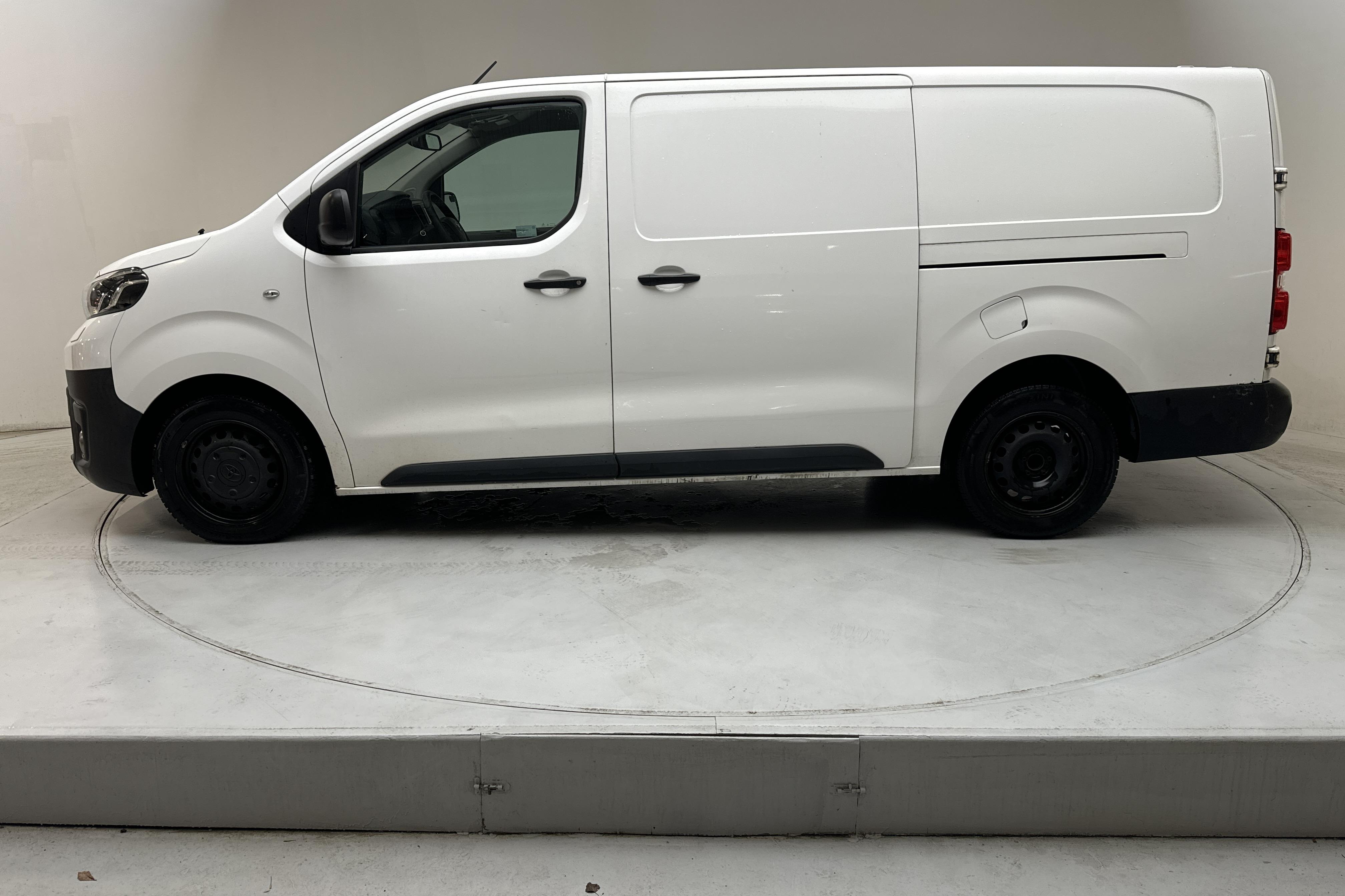 Toyota PROACE 2.0D (120hk) - 14 137 mil - Manuell - vit - 2018