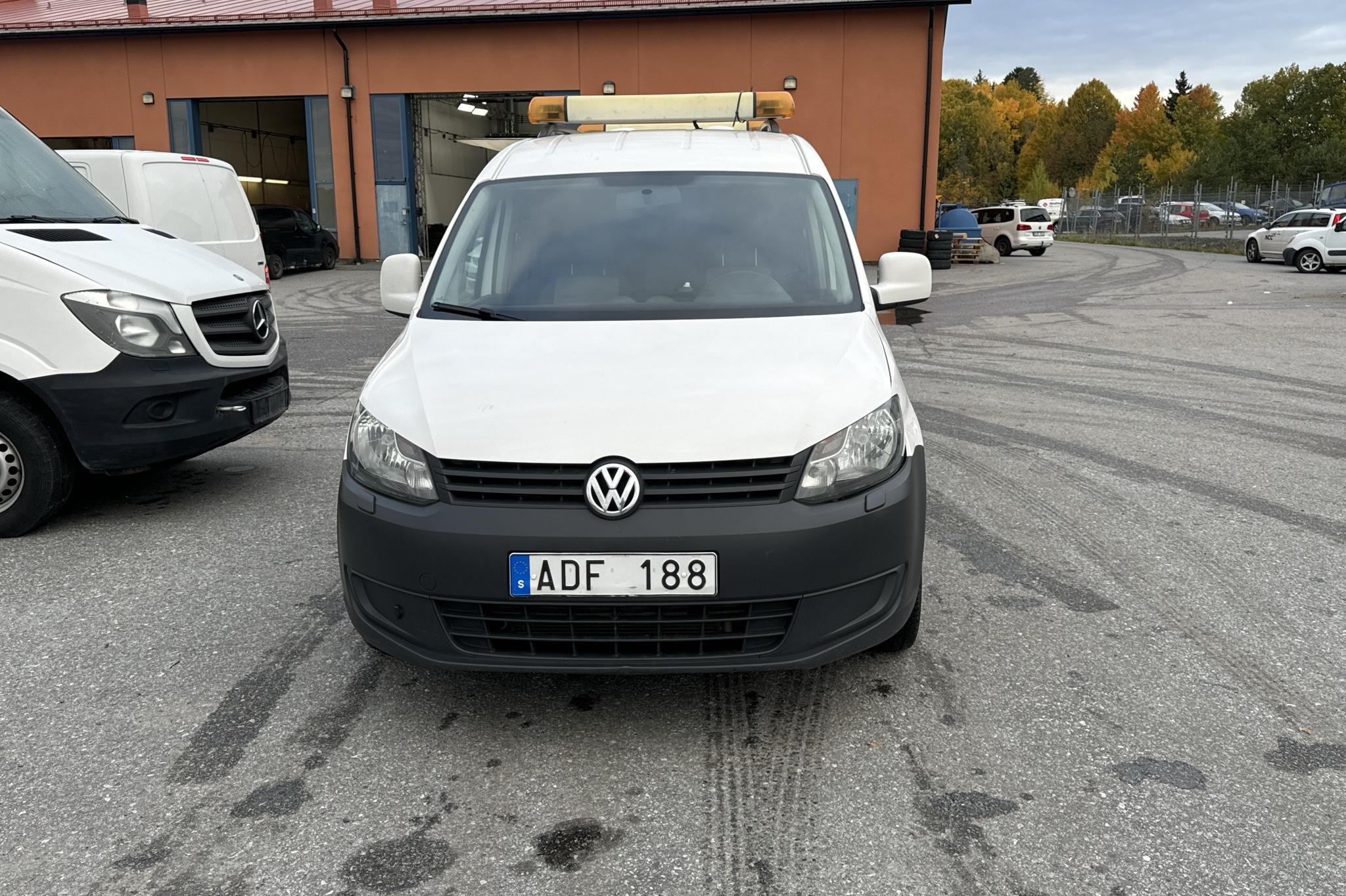 VW Caddy Life Maxi 1.6 TDI (102hk) - 143 920 km - Manualna - biały - 2013