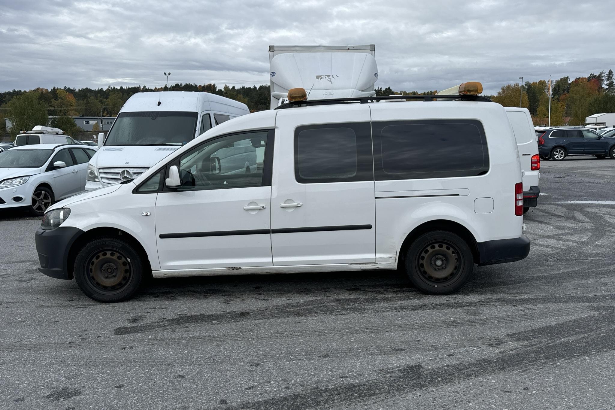 VW Caddy Life Maxi 1.6 TDI (102hk) - 143 920 km - Manualna - biały - 2013