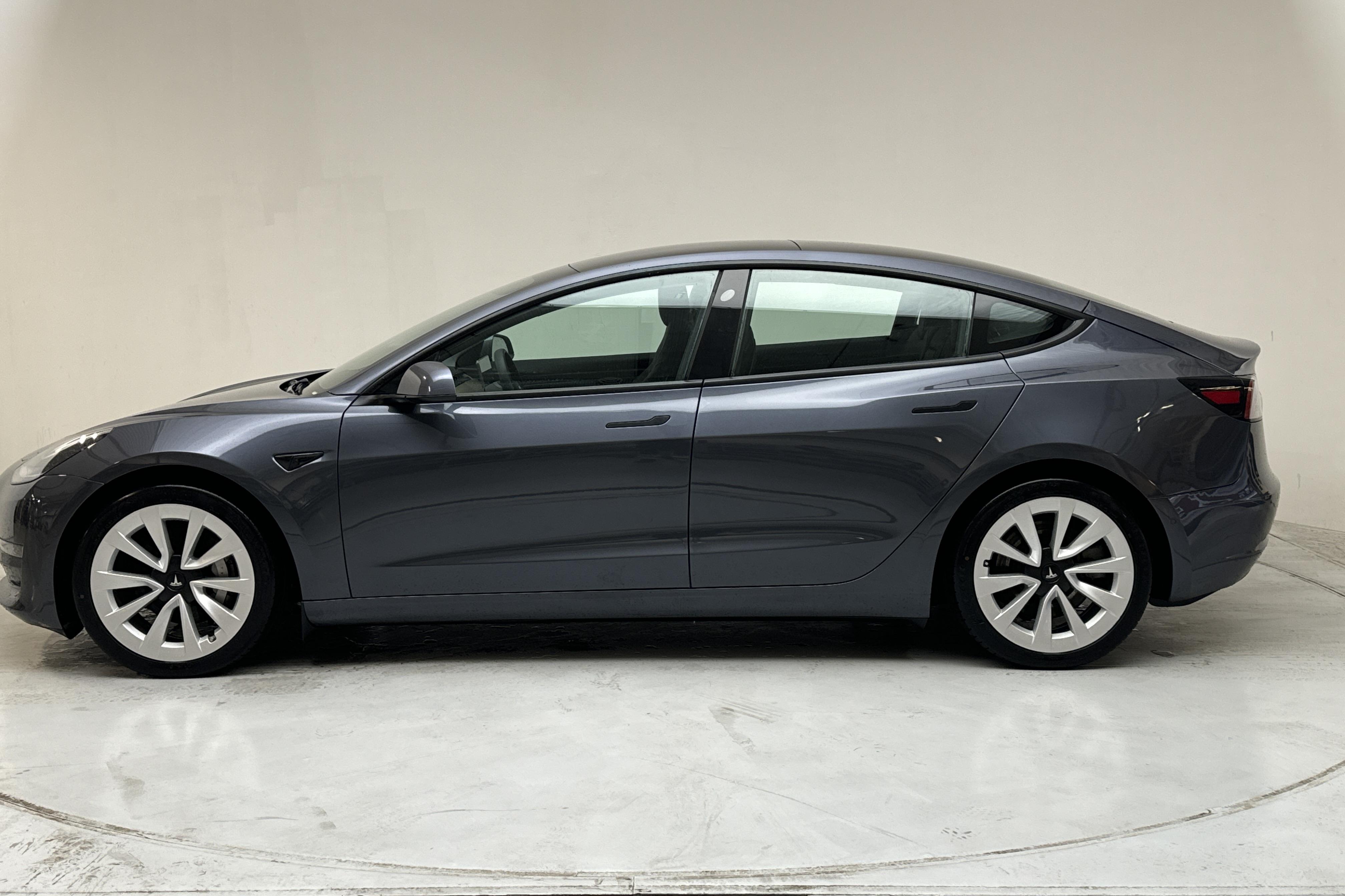 Tesla Model 3 Long Range Dual Motor AWD - 69 110 km - Automatic - gray - 2021