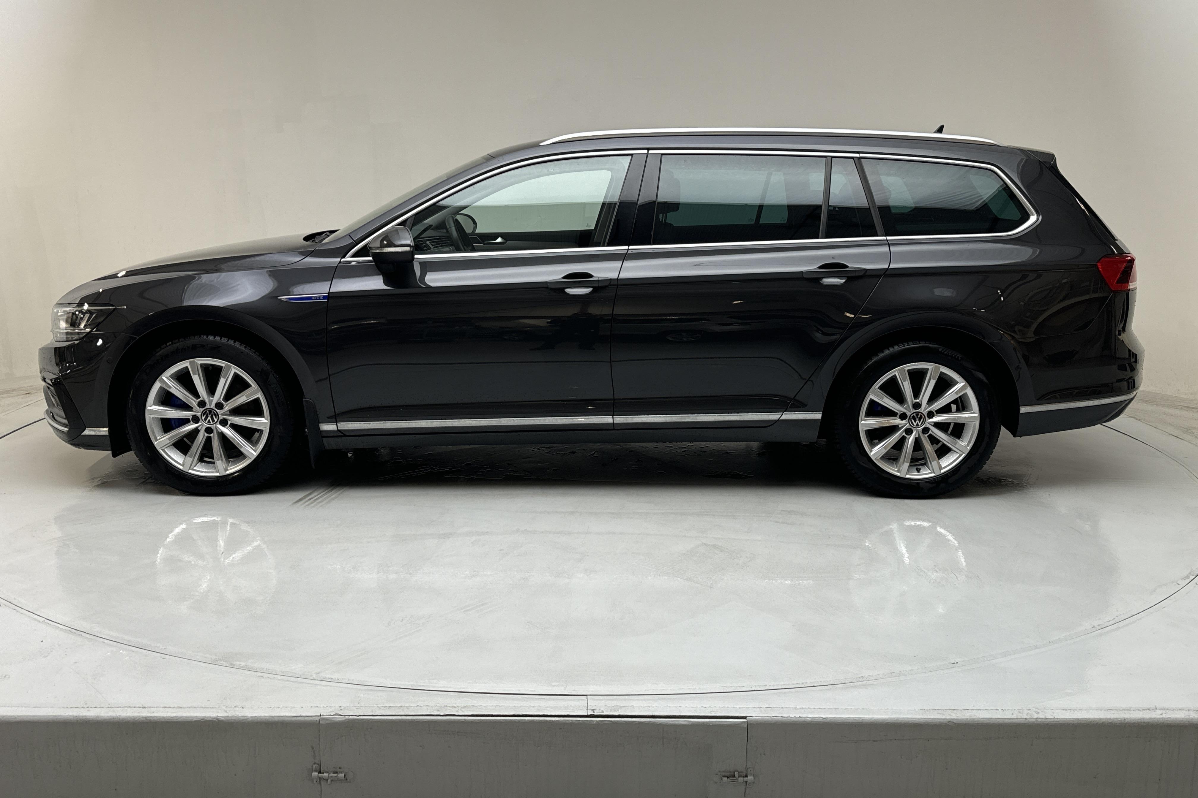 VW Passat 1.4 GTE Sportscombi (218hk) - 5 450 mil - Automat - Dark Grey - 2021