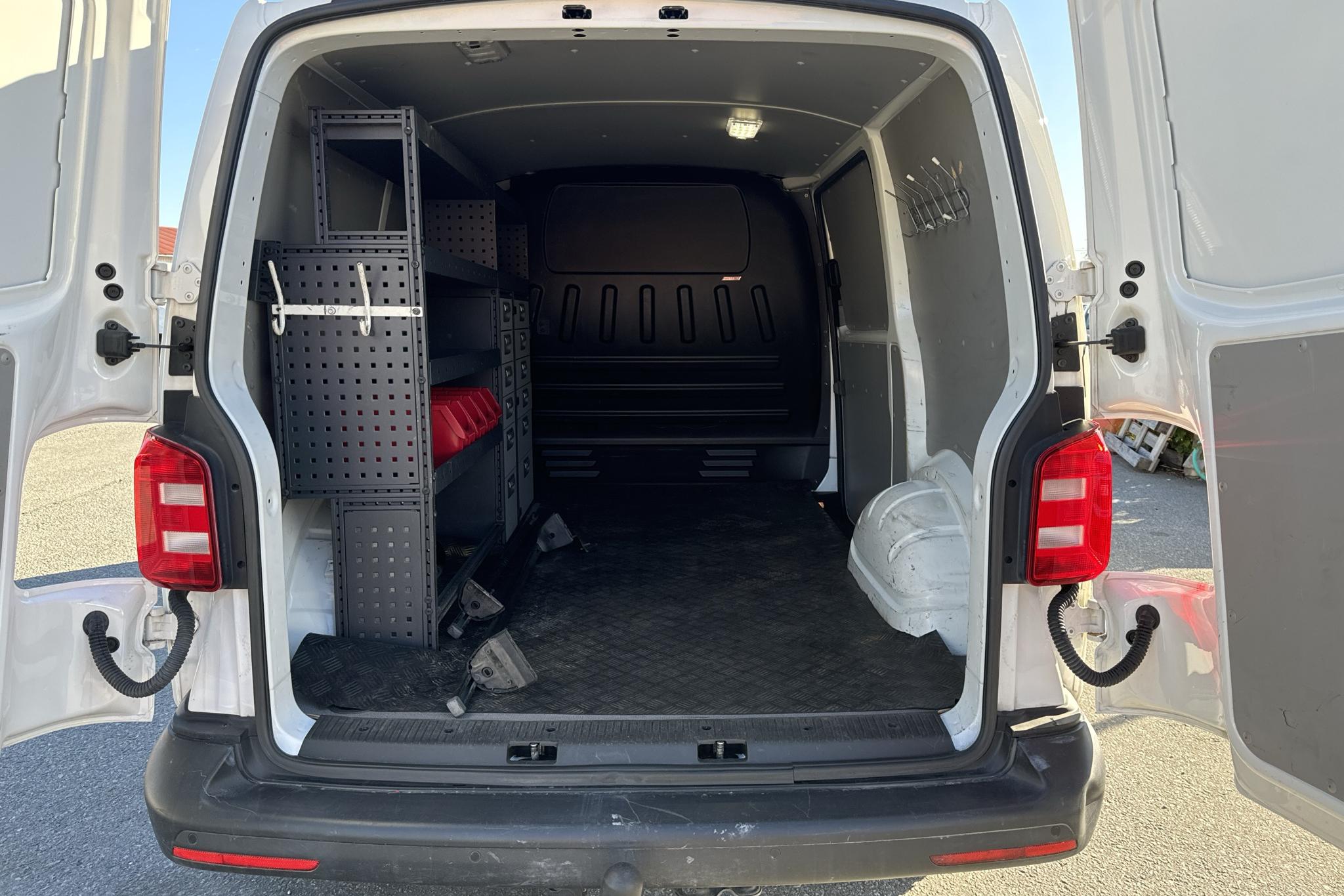 VW Transporter T6 2.0 TSI Skåp (204hk) - 164 640 km - Automaattinen - valkoinen - 2018