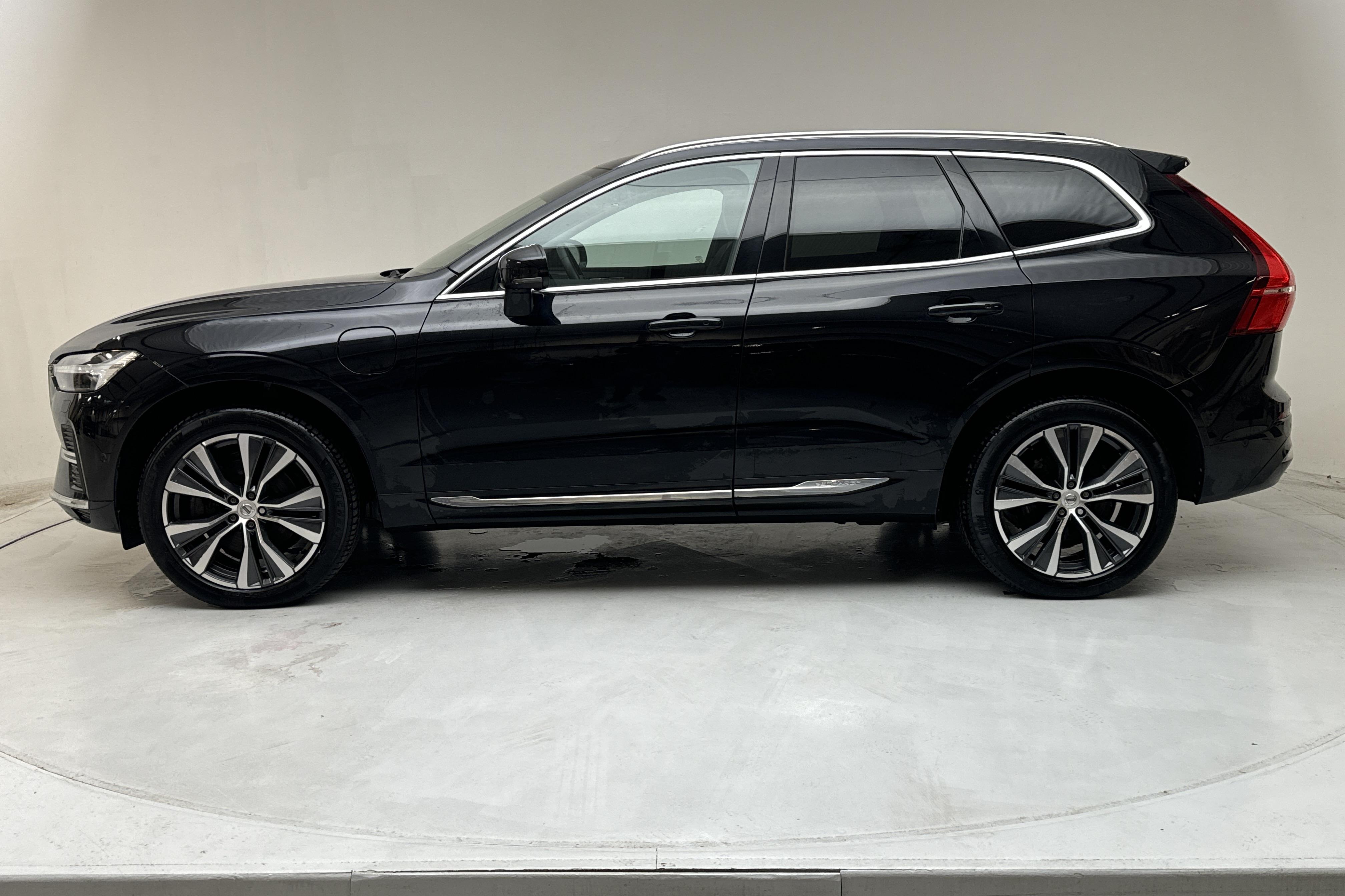 Volvo XC60 T6 AWD Recharge (340hk) - 5 531 mil - Automat - svart - 2022