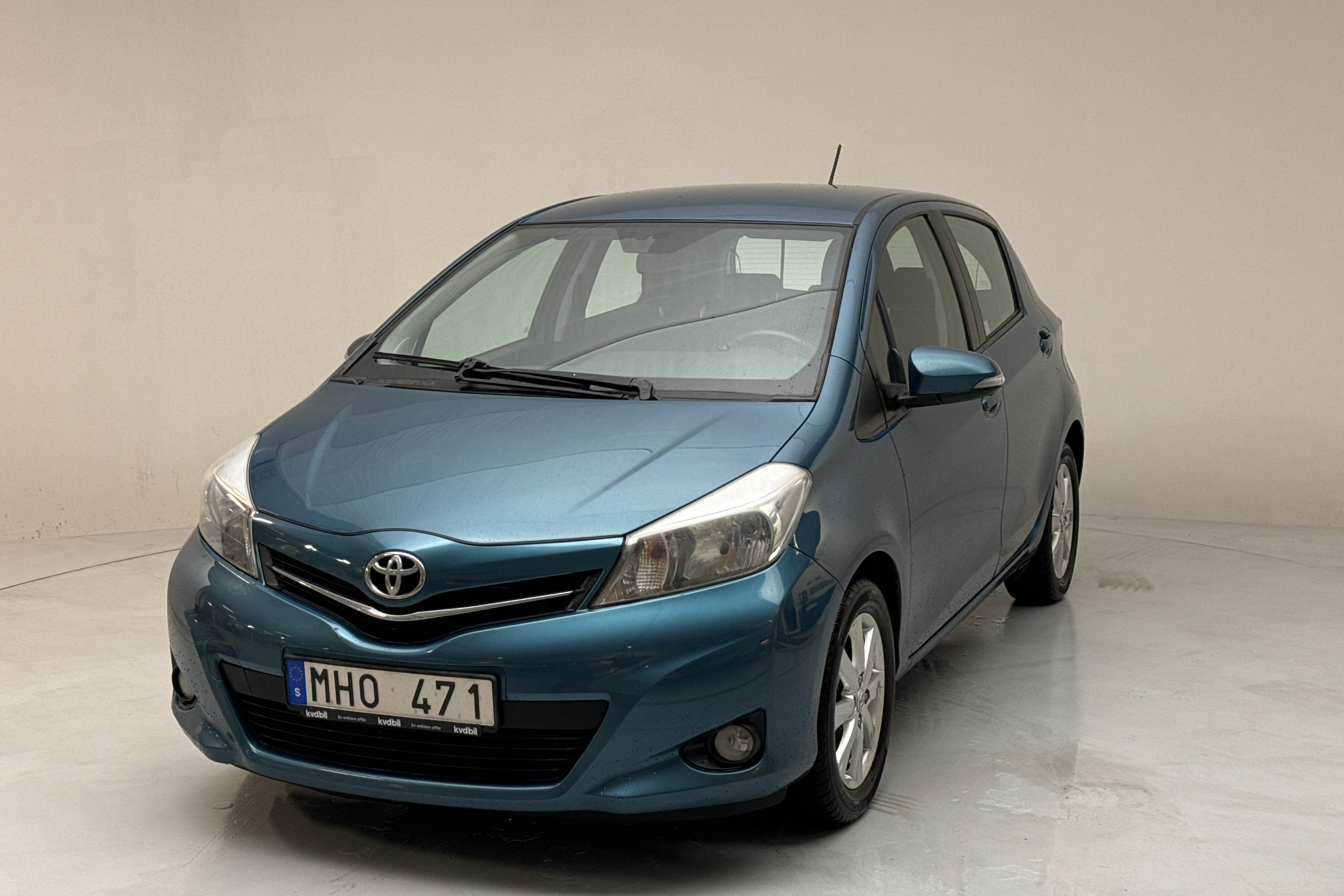 Toyota Yaris 1.33 5dr (100hk) - 16 965 mil - Manuell - Dark Green - 2012