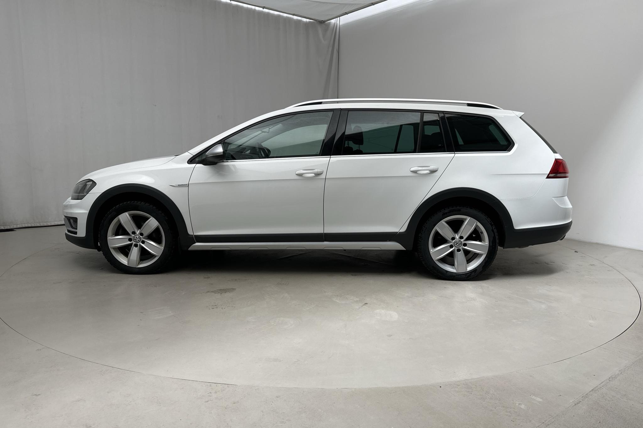 VW Golf Alltrack 1.8 TSI 4Motion (180hk) - 9 332 mil - Automat - vit - 2016