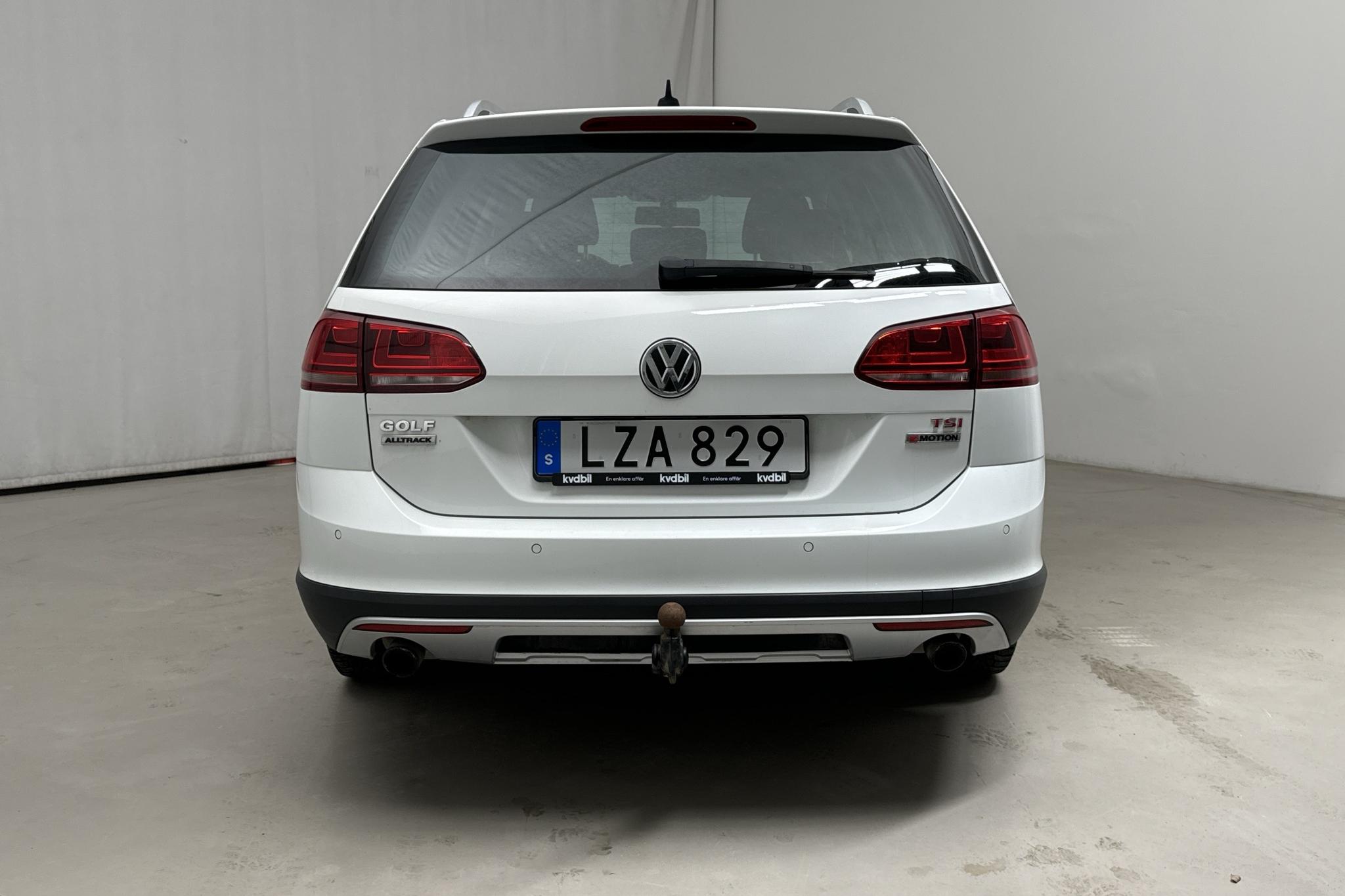 VW Golf Alltrack 1.8 TSI 4Motion (180hk) - 9 332 mil - Automat - vit - 2016