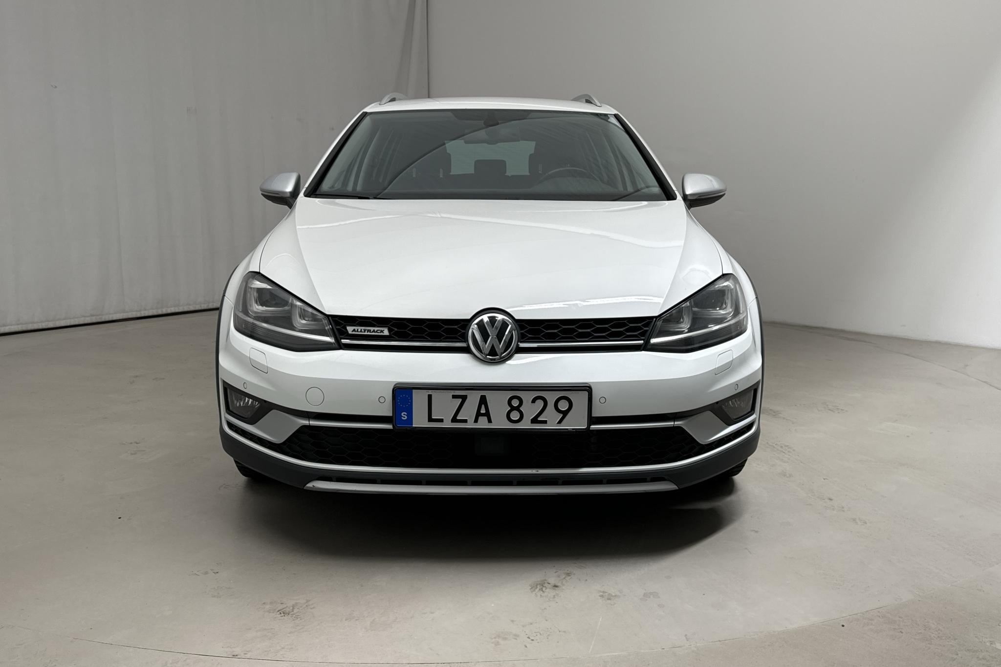 VW Golf Alltrack 1.8 TSI 4Motion (180hk) - 9 332 mil - Automat - vit - 2016