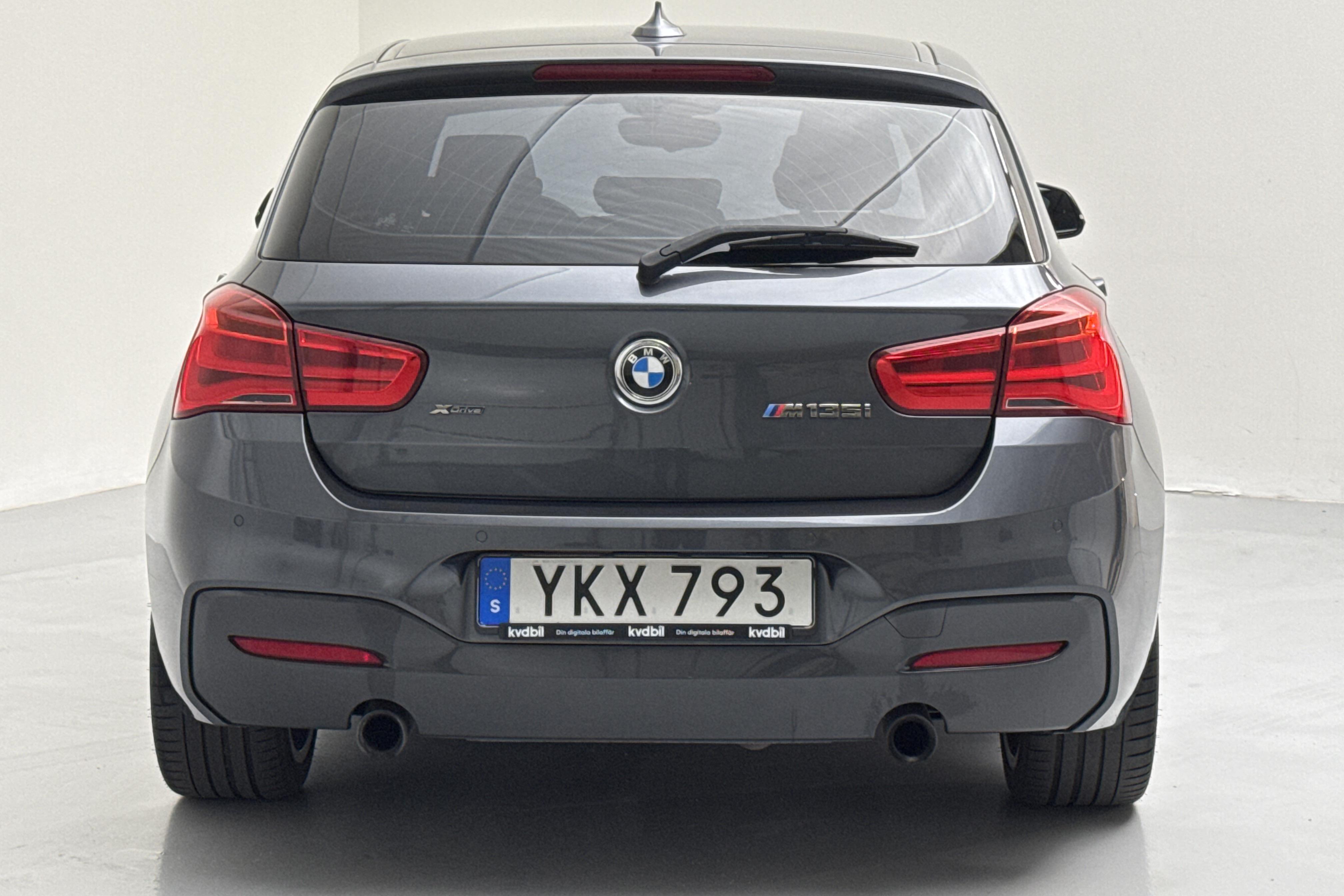 BMW M135i xDrive 5dr, F20 (320hk) - 66 840 km - Automatyczna - Dark Grey - 2016