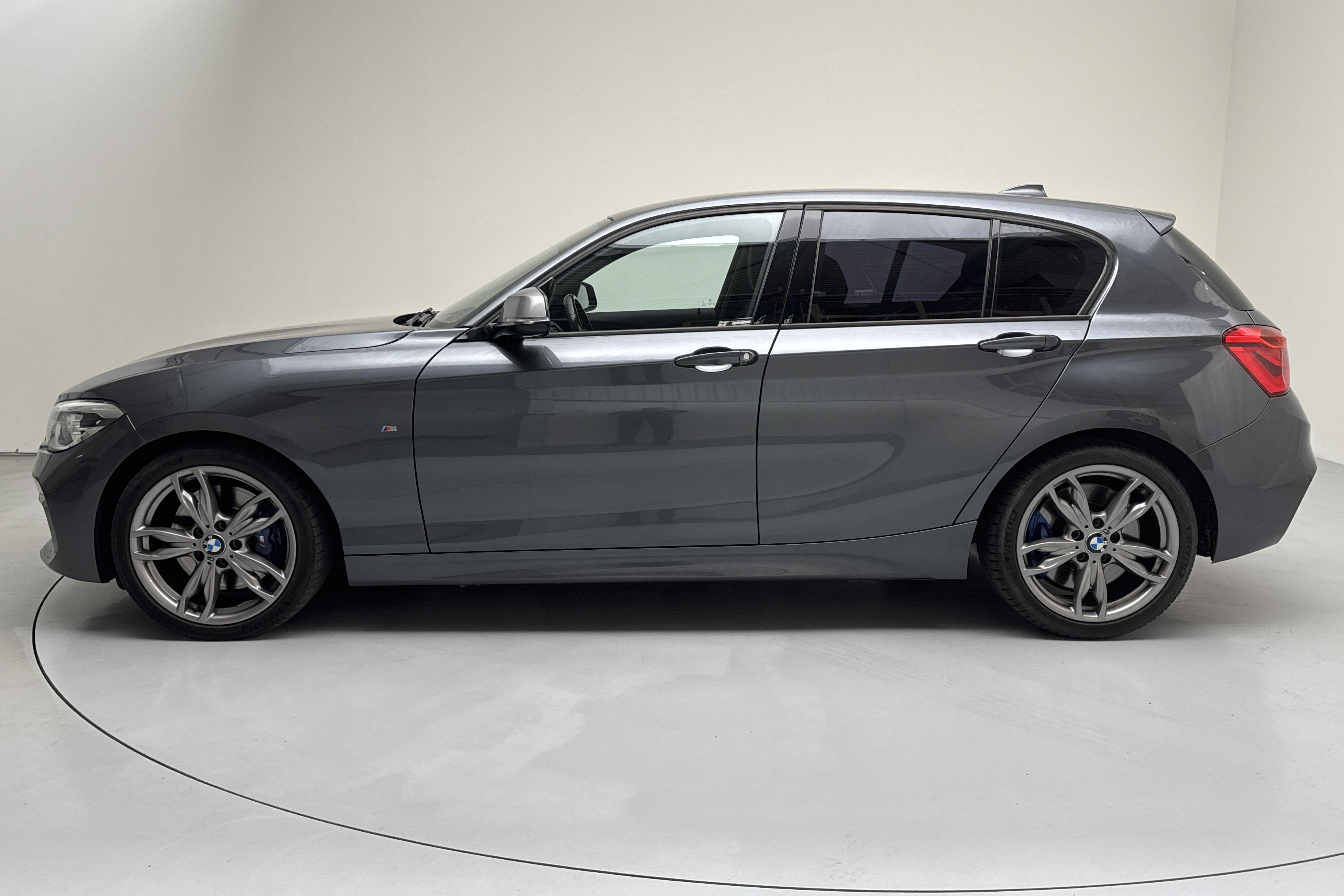 BMW M135i xDrive 5dr, F20 (320hk) - 66 840 km - Automatic - Dark Grey - 2016