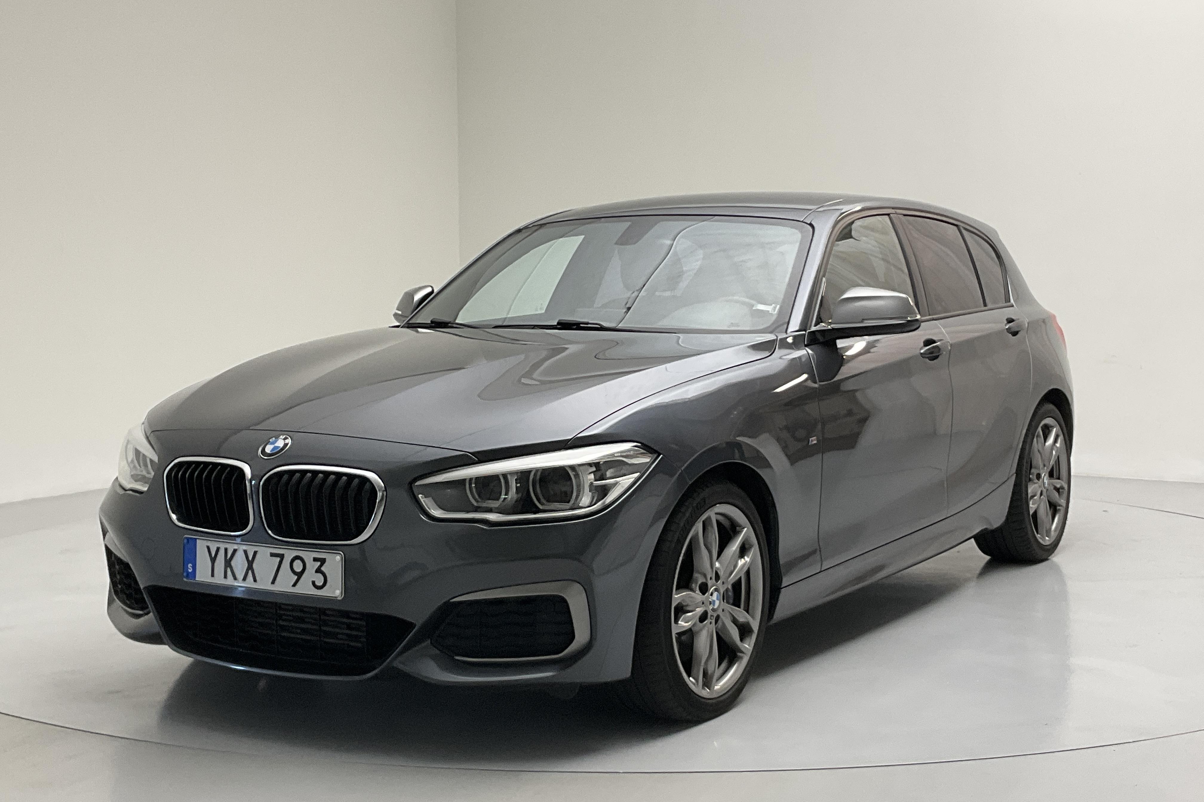 BMW M135i xDrive 5dr, F20 (320hk) - 66 840 km - Automaatne - Dark Grey - 2016