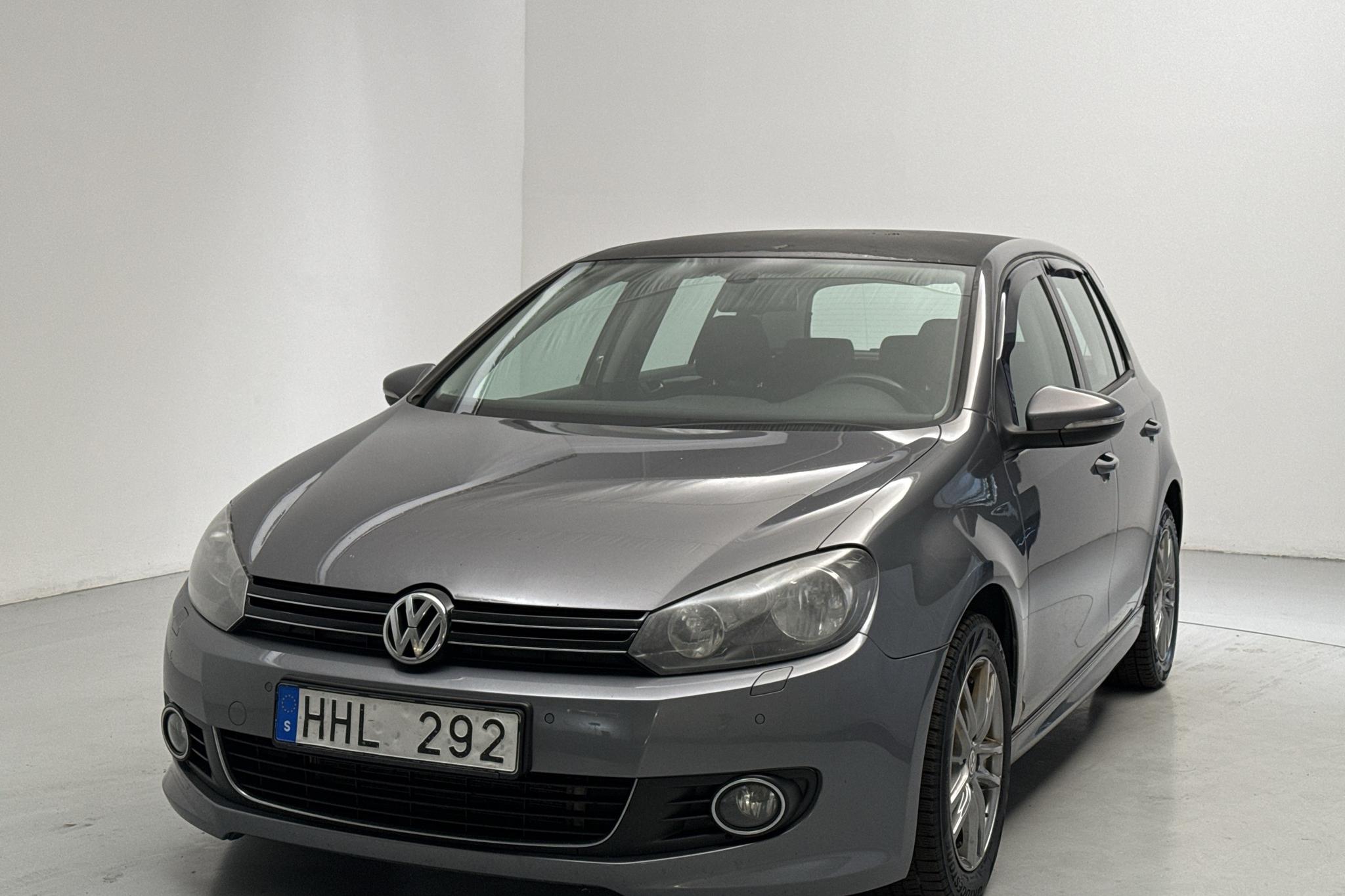 VW Golf VI 1.6 TDI BlueMotion Technology 5dr (105hk) - 297 720 km - Automatic - gray - 2013