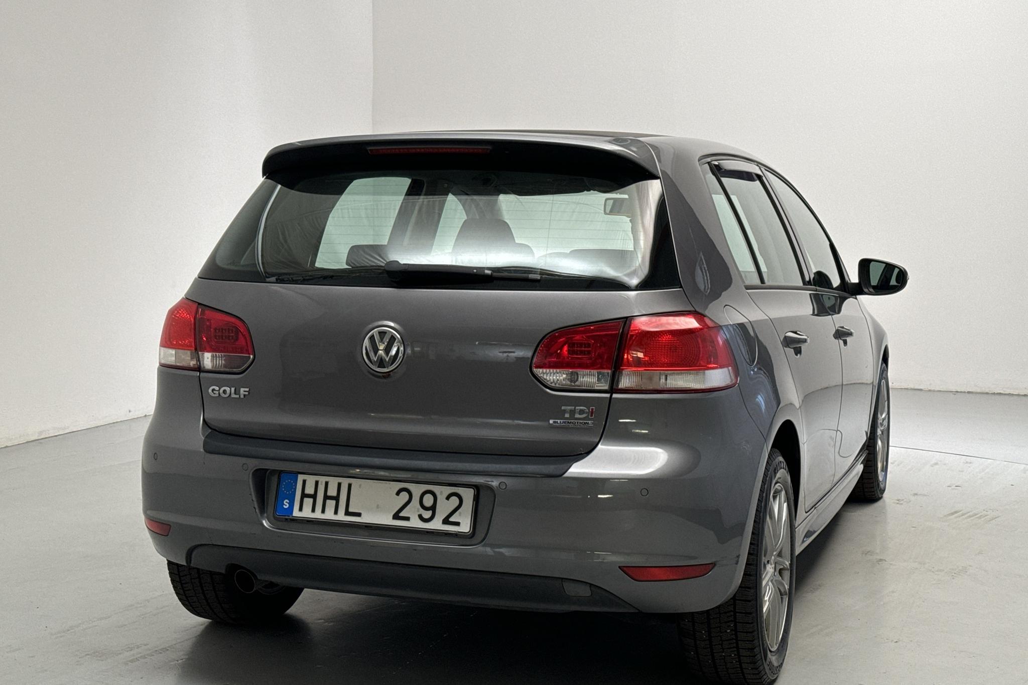 VW Golf VI 1.6 TDI BlueMotion Technology 5dr (105hk) - 297 720 km - Automatic - gray - 2013