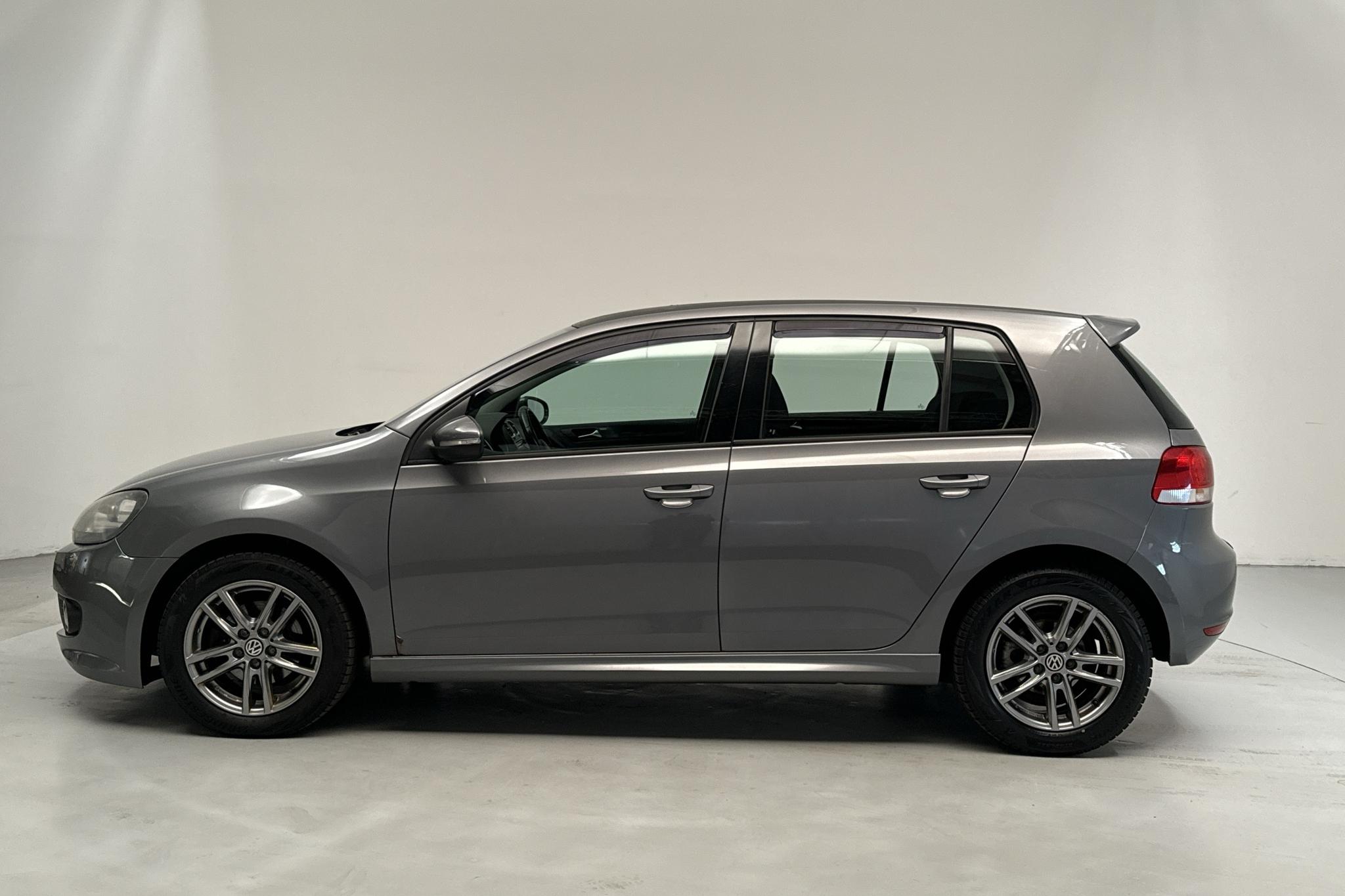 VW Golf VI 1.6 TDI BlueMotion Technology 5dr (105hk) - 29 772 mil - Automat - grå - 2013