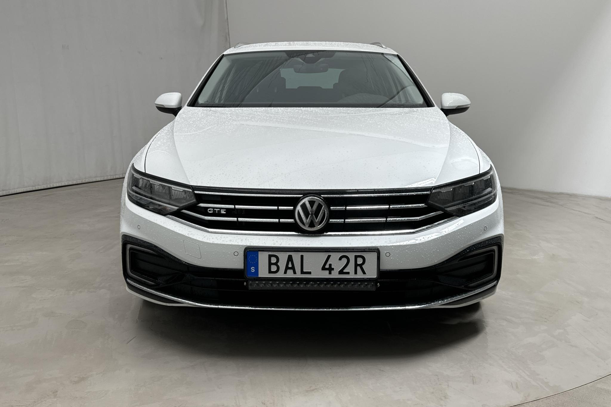 VW Passat 1.4 GTE Sportscombi (218hk) - 93 030 km - Automaattinen - valkoinen - 2020