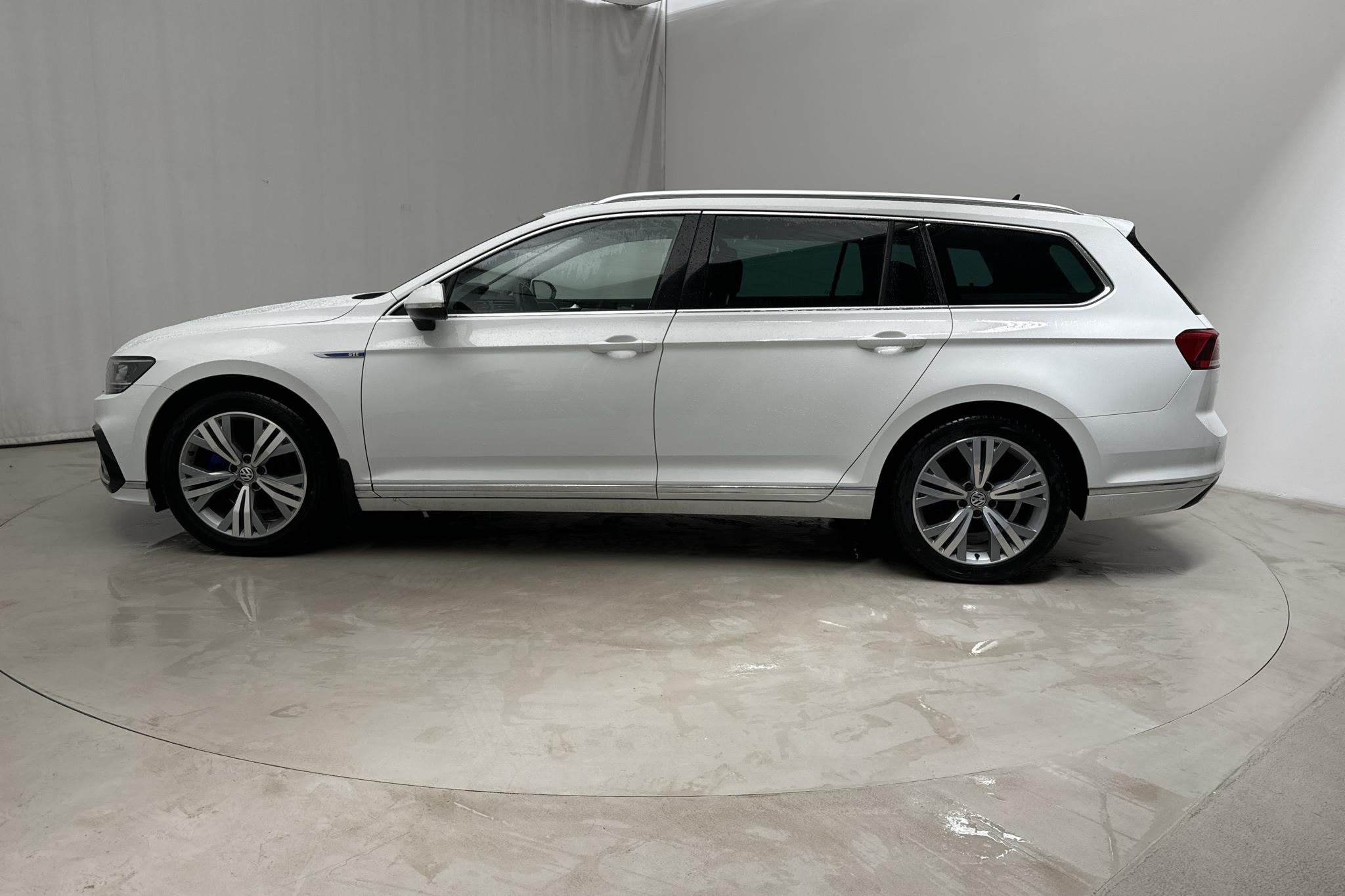 VW Passat 1.4 GTE Sportscombi (218hk) - 93 030 km - Automatyczna - biały - 2020