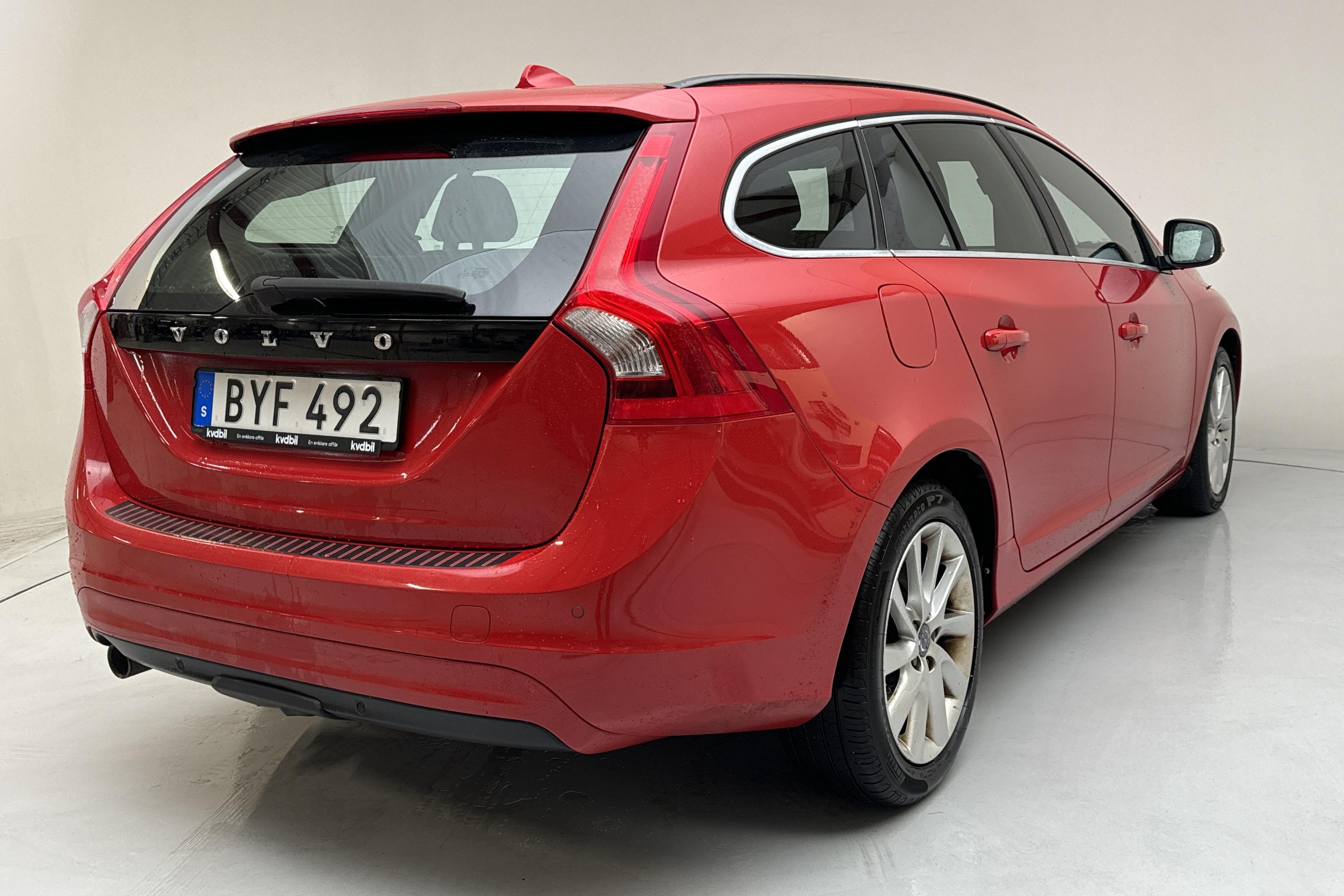 Volvo V60 D2 (115hk) - 15 418 mil - Manuell - röd - 2014