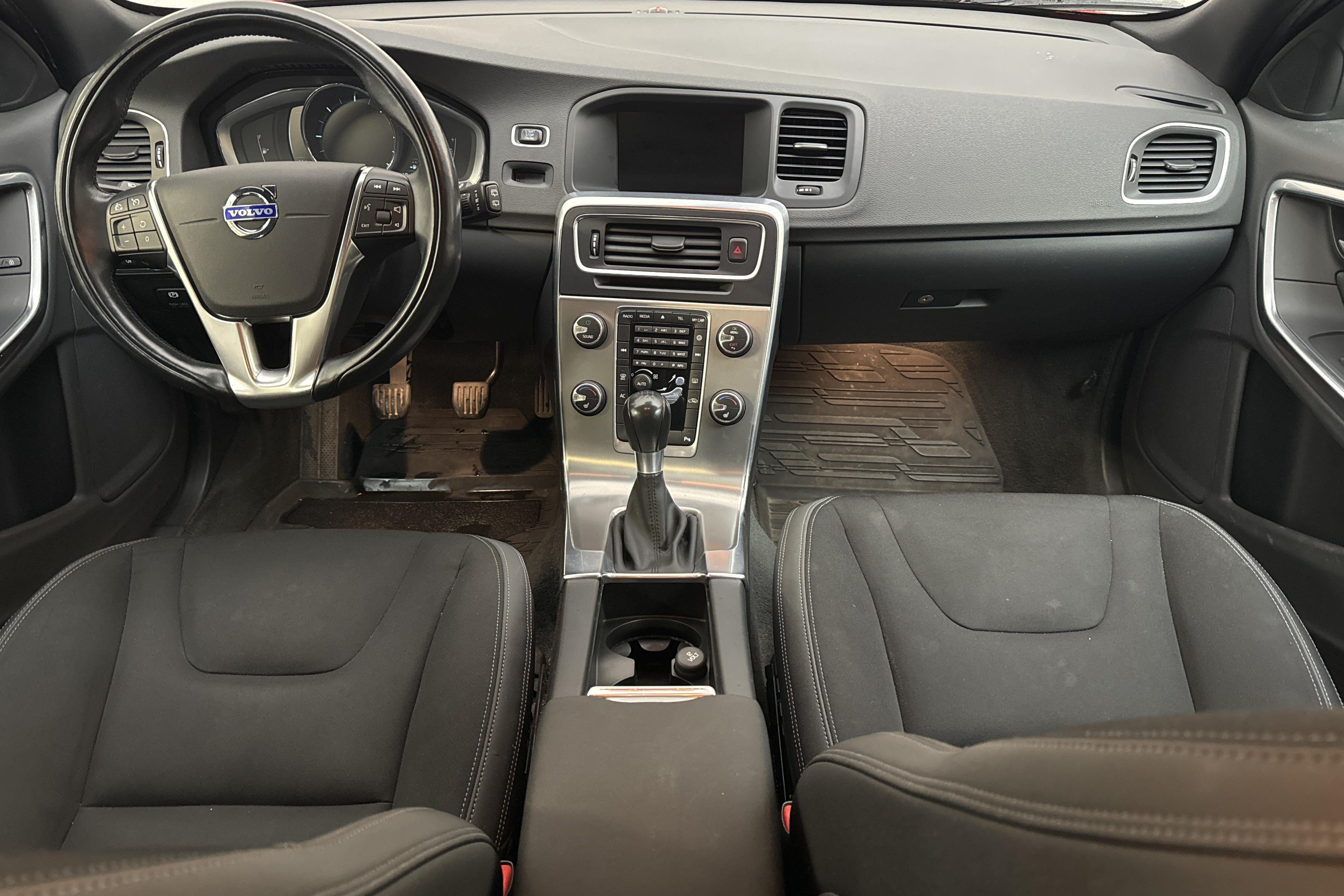 Volvo V60 D2 (115hk) - 154 180 km - Manualna - czerwony - 2014