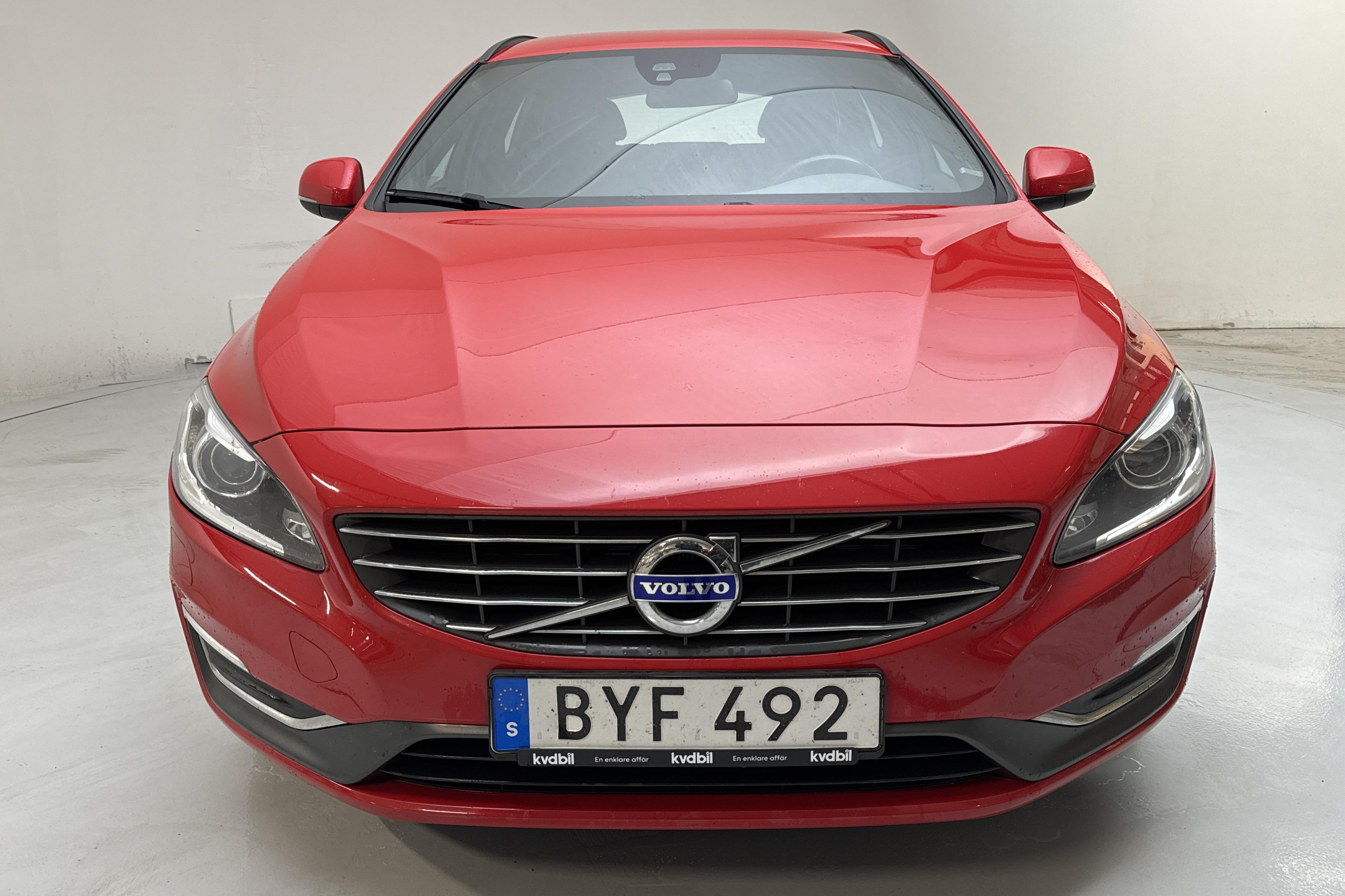 Volvo V60 D2 (115hk) - 154 180 km - Manuaalinen - punainen - 2014