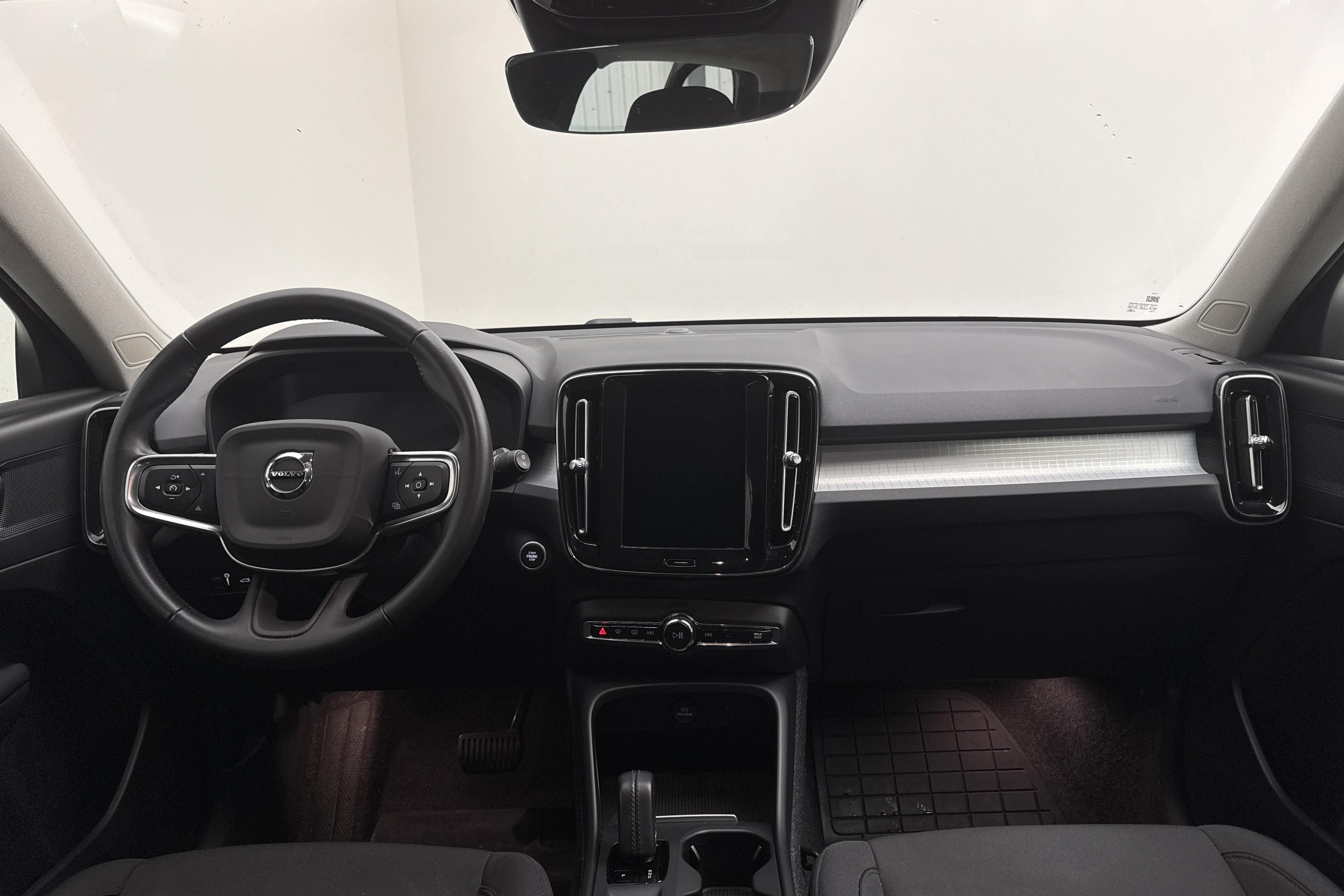 Volvo XC40 T4 2WD Twin Engine (211hk) - 141 780 km - Automatyczna - czarny - 2021