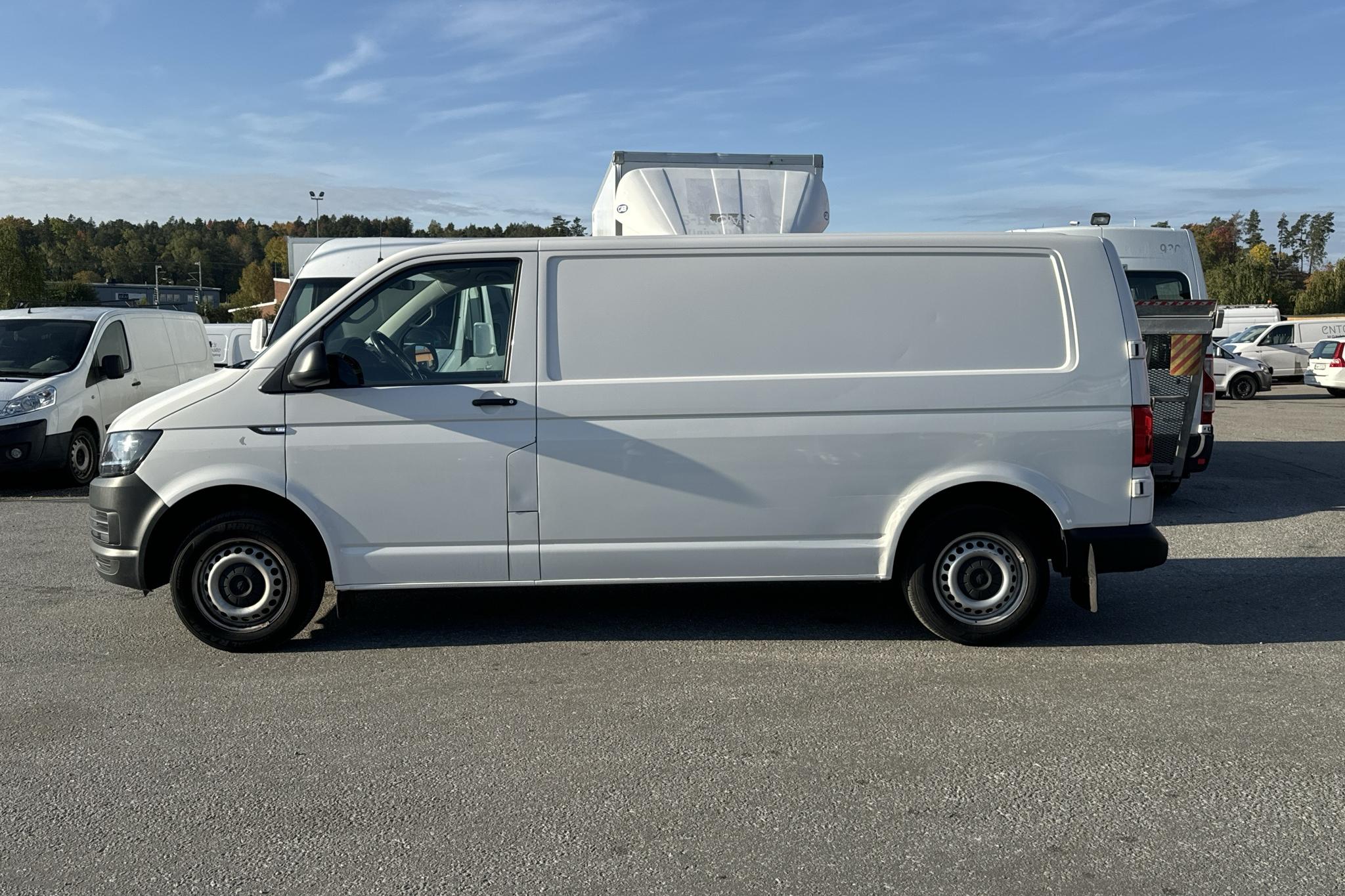 VW Transporter T6 2.0 TDI BMT Skåp (102hk) - 106 170 km - Käsitsi - valge - 2017