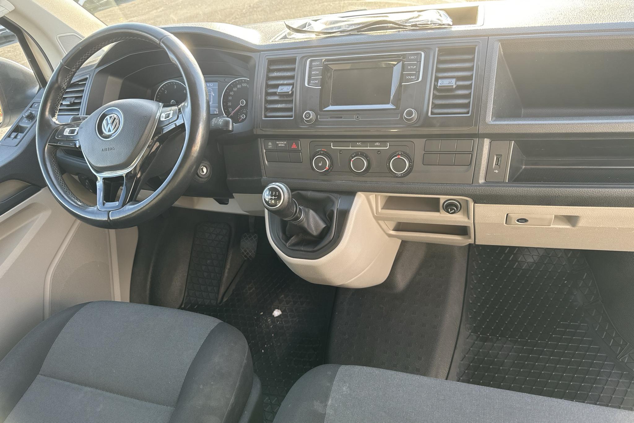 VW Transporter T6 2.0 TDI BMT Skåp (102hk) - 106 170 km - Manualna - biały - 2017