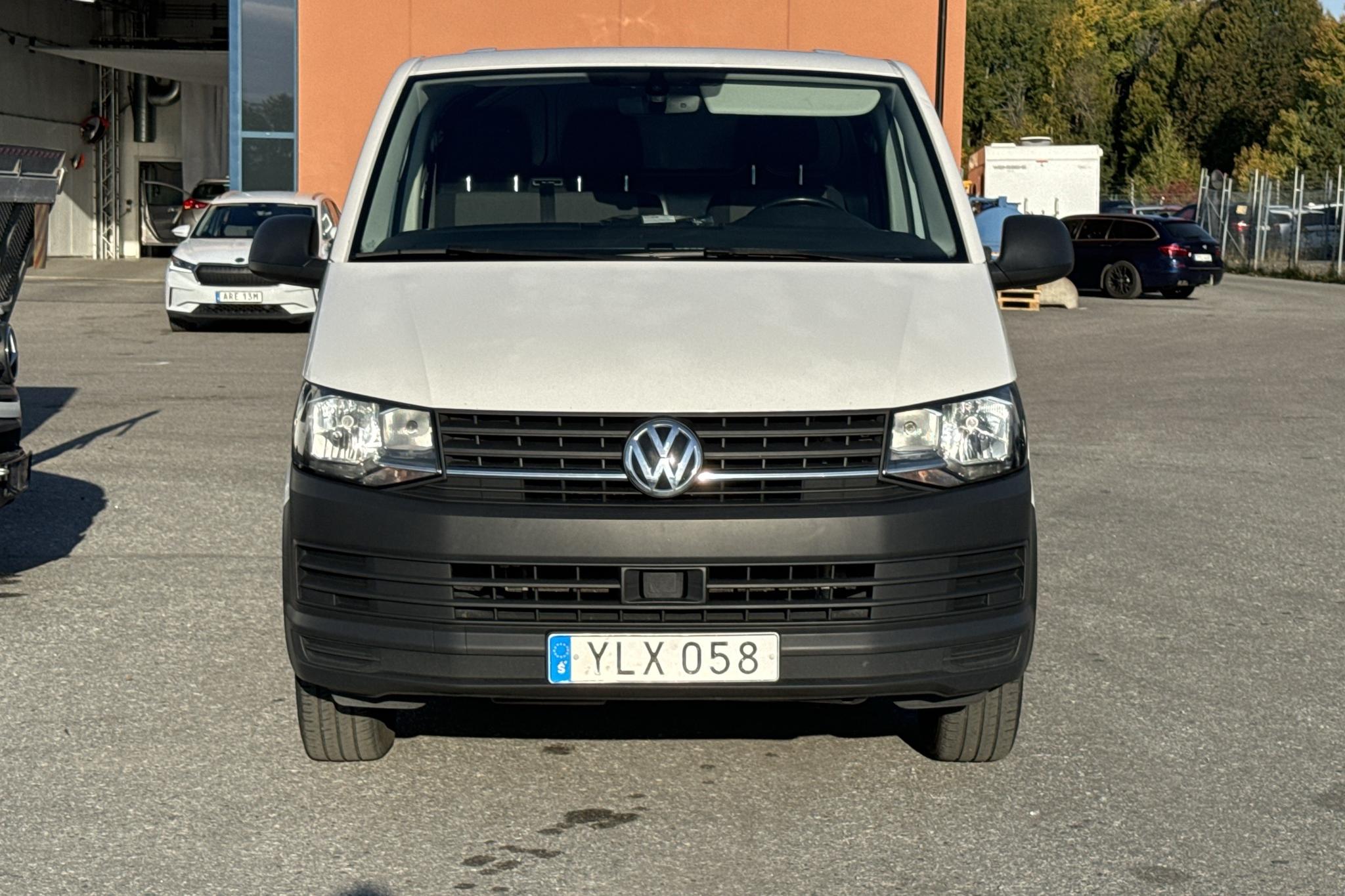 VW Transporter T6 2.0 TDI BMT Skåp (102hk) - 106 170 km - Manualna - biały - 2017