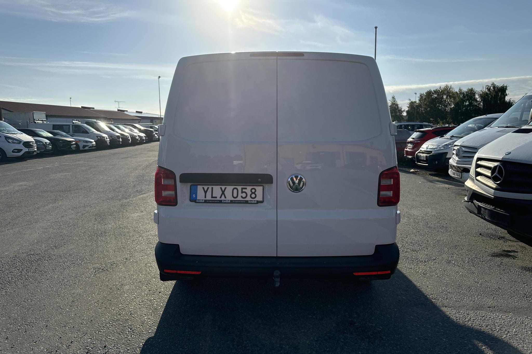 VW Transporter T6 2.0 TDI BMT Skåp (102hk) - 106 170 km - Manuaalinen - valkoinen - 2017