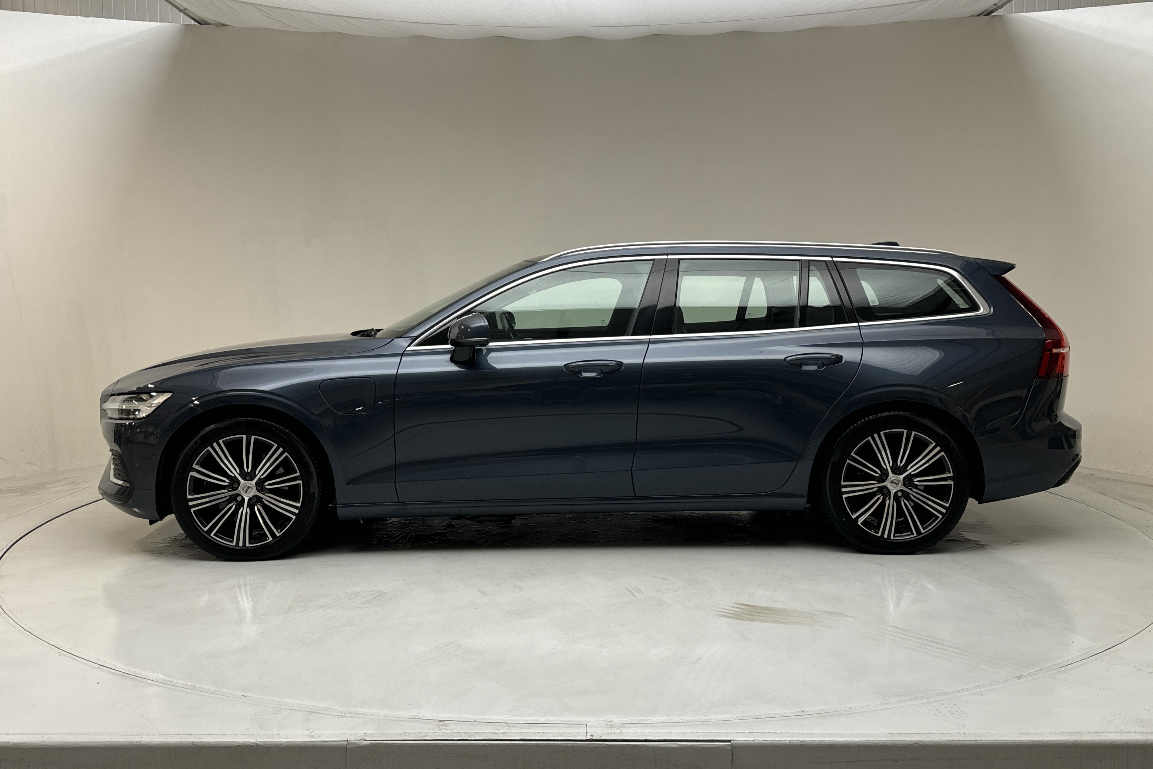 Volvo V60 T6 AWD Twin Engine (340hk) - 97 650 km - Automaatne - Dark Blue - 2021