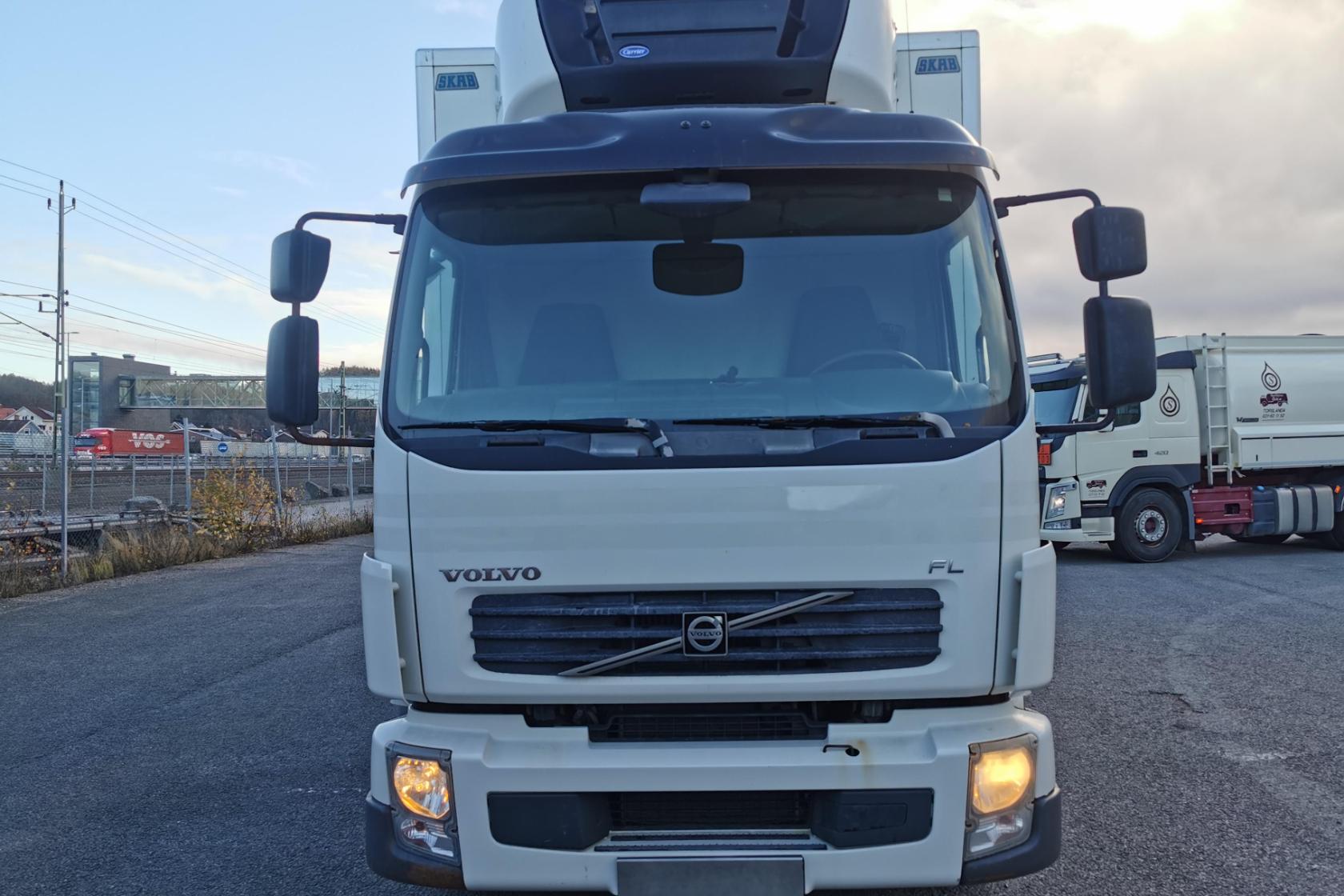 Volvo FL260 - 502 029 km - Automatic - white - 2011