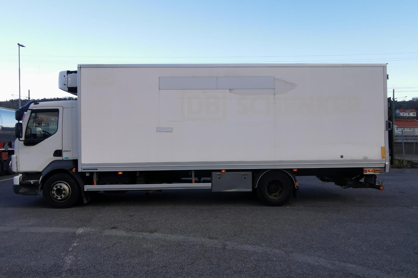 Volvo FL260 - 502 029 km - Automatic - white - 2011