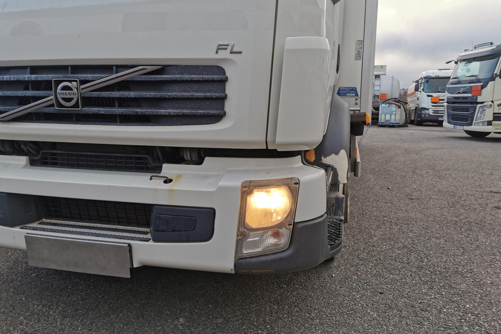 Volvo FL260 - 502 029 km - Automatic - white - 2011