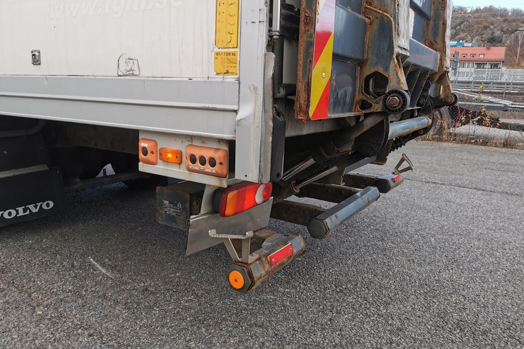 Volvo FL260 - 502 029 km - Automatic - white - 2011