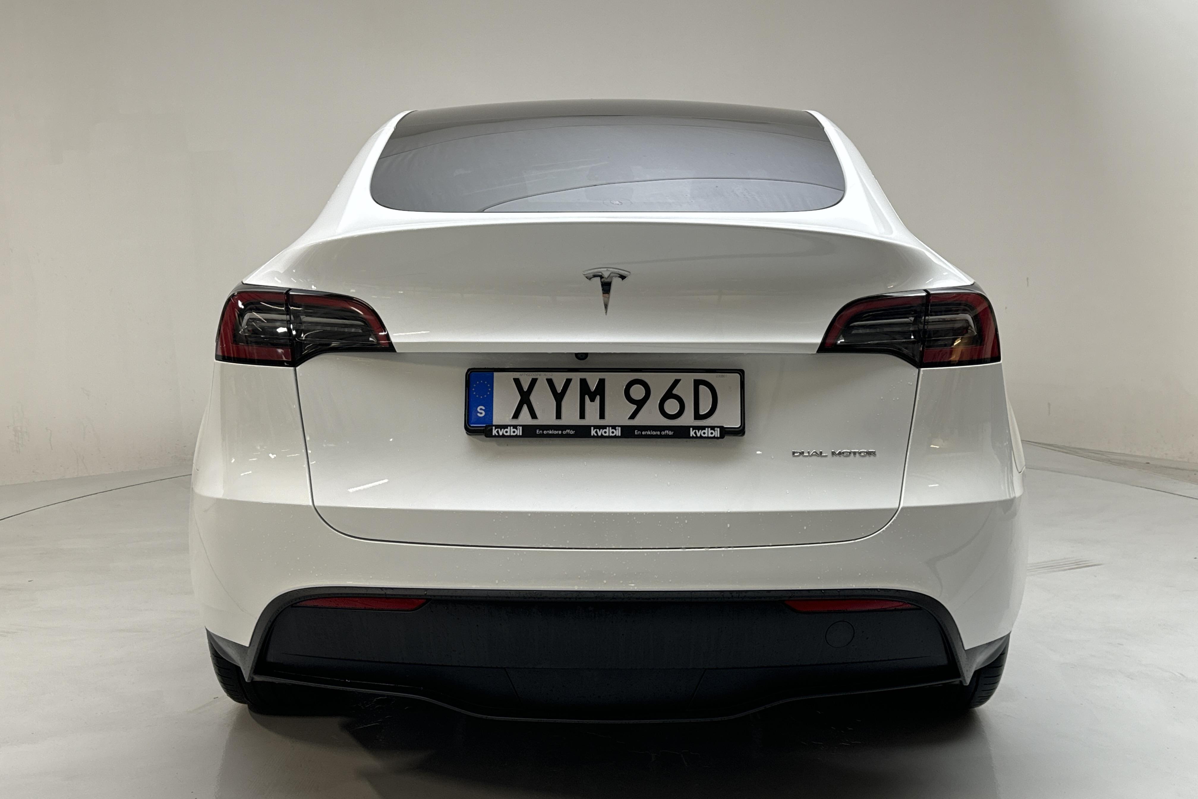 Tesla Model Y Long Range Dual Motor AWD - 23 420 km - Automatic - white - 2023