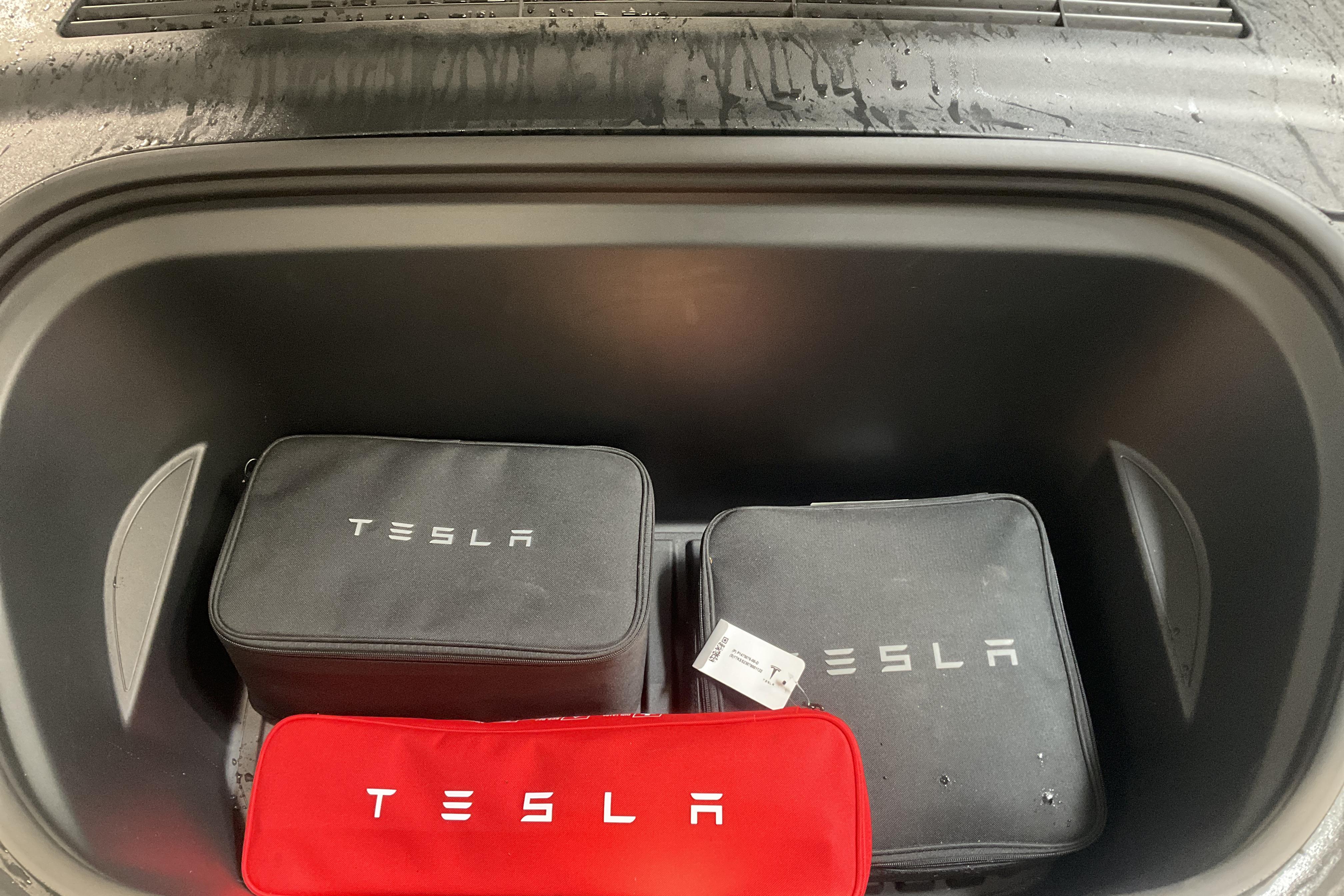 Tesla Model Y Long Range Dual Motor AWD - 23 420 km - Automatic - white - 2023